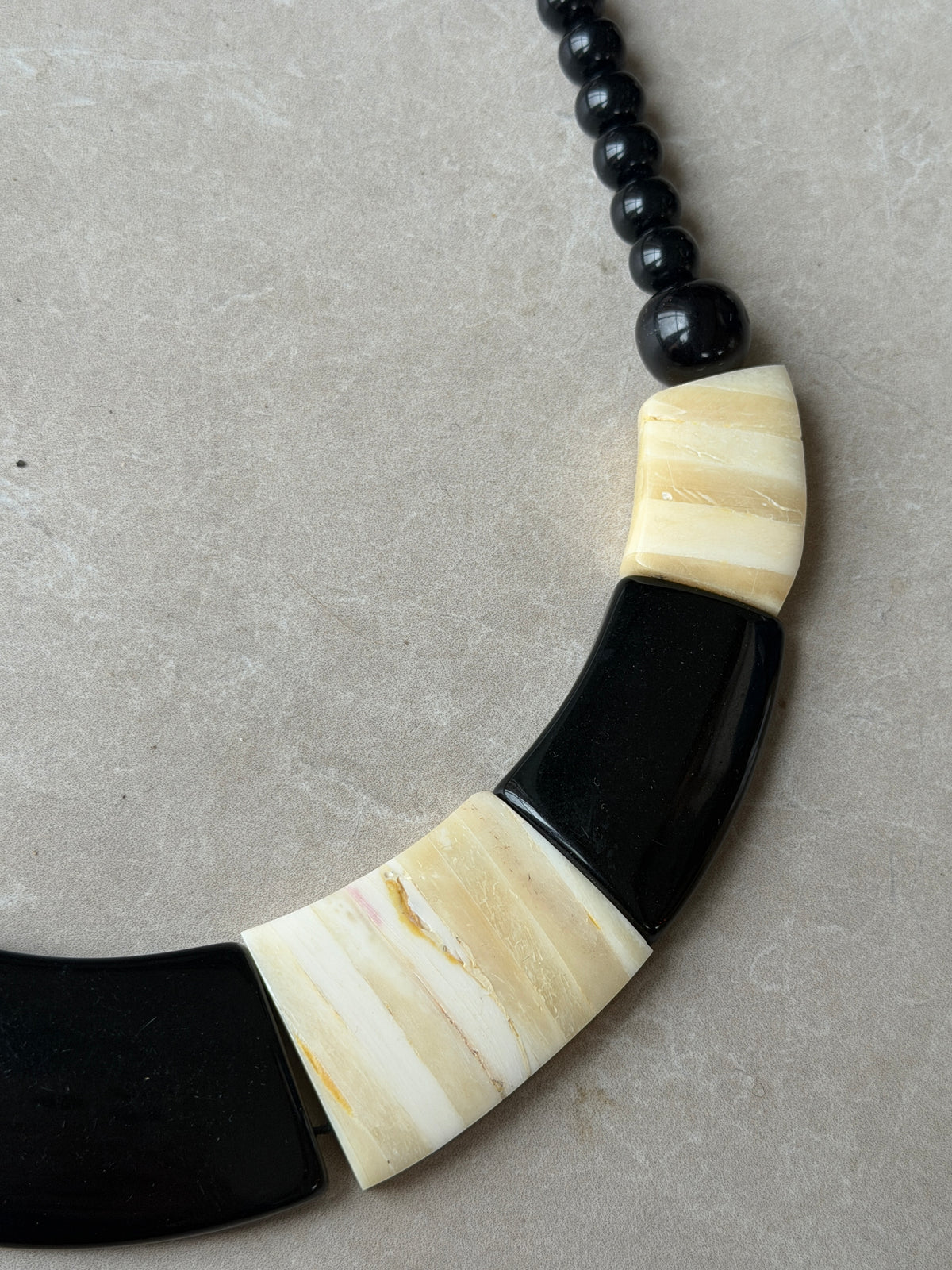 Beaded necklace in black & stone