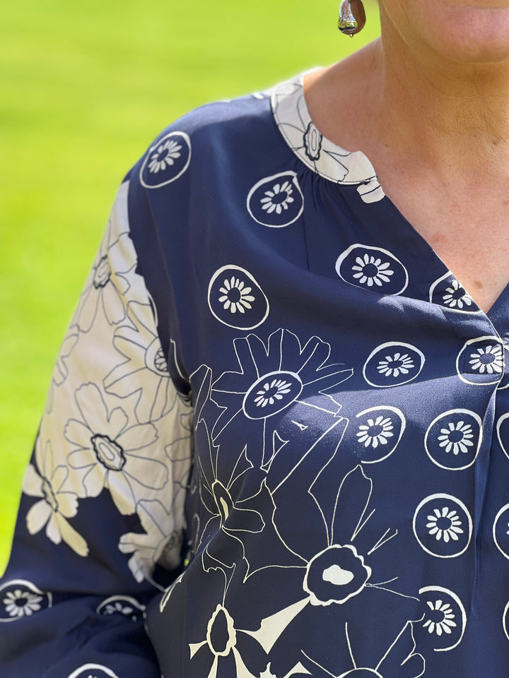 Milano Italy V-Neck Blouse In Navy Print