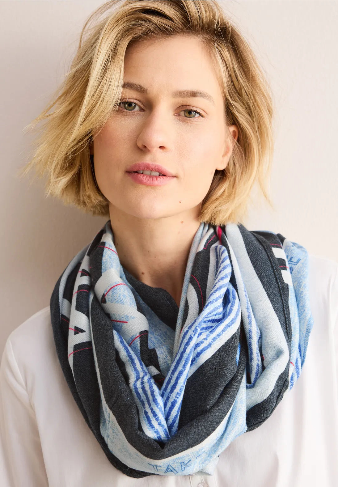 Cecil Cosy Printed Snood In Universal Blue