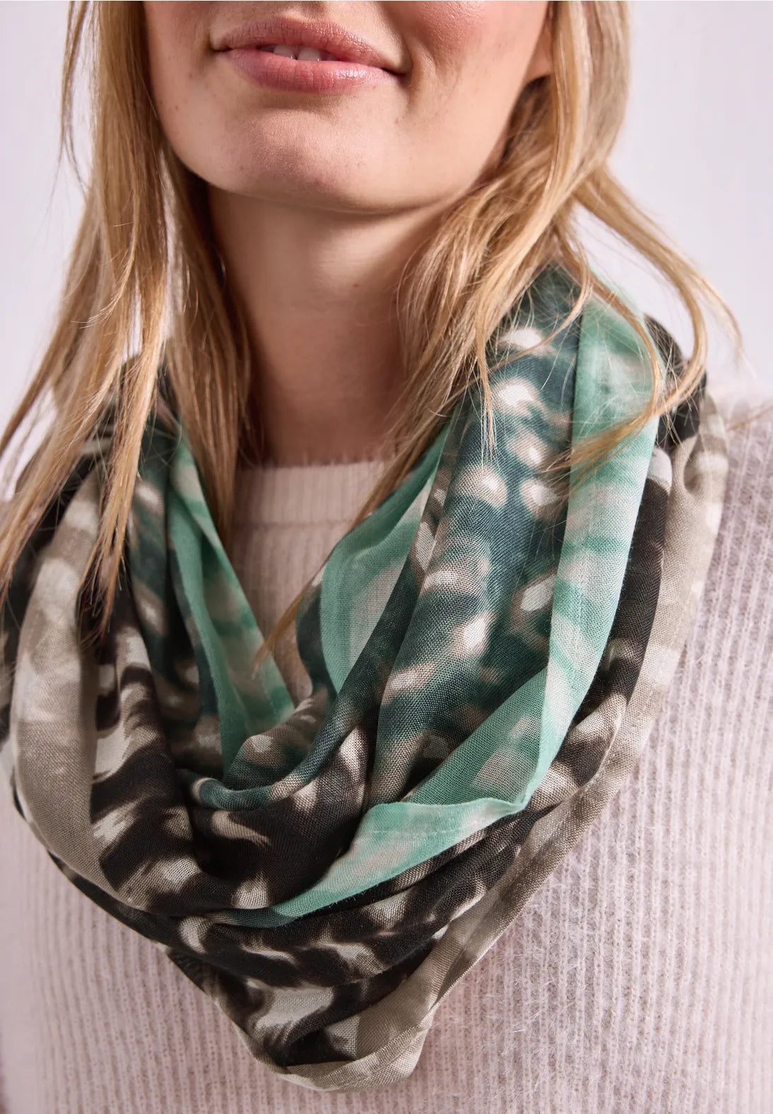 Patterned snood in multi