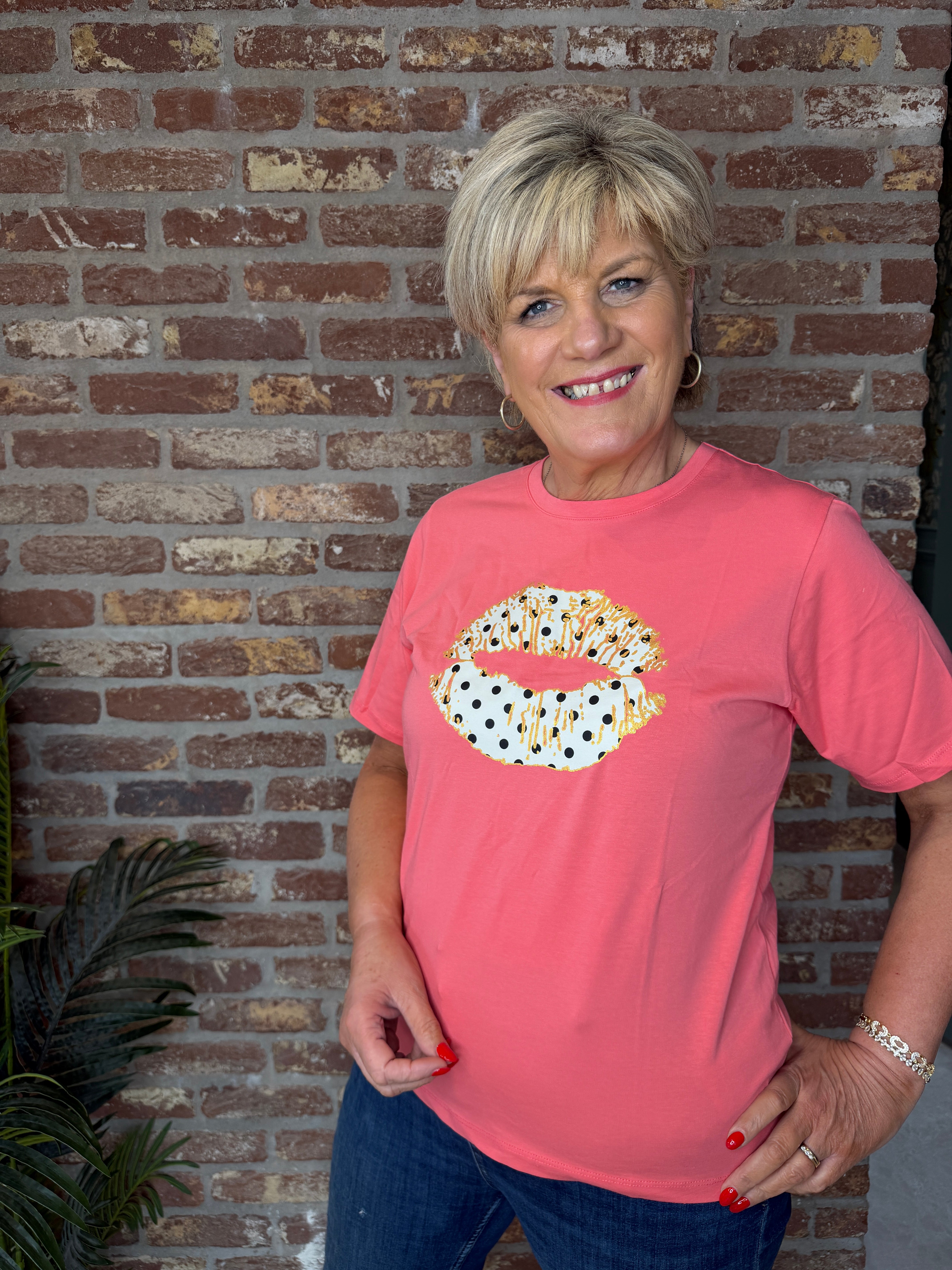 Culture Lip T-shirt In Sugar Coral