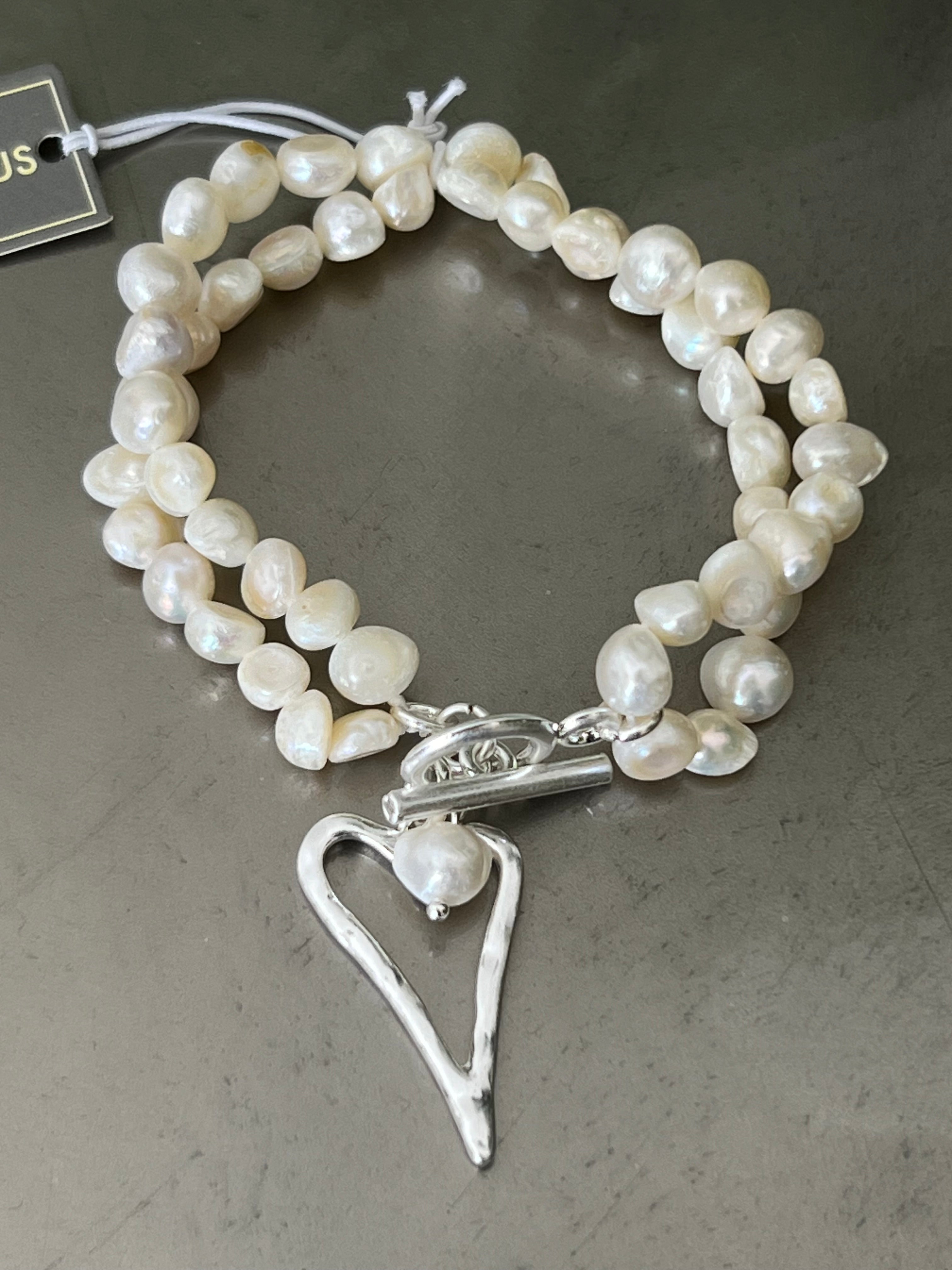 Eliza Gracious Freshwater Pearl With Outline heart In cream