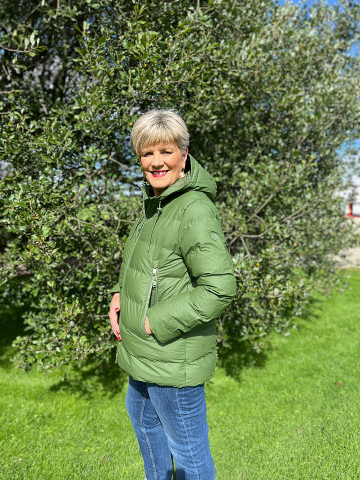 Tanta Nieve Puffa raincoat in Bronze Green