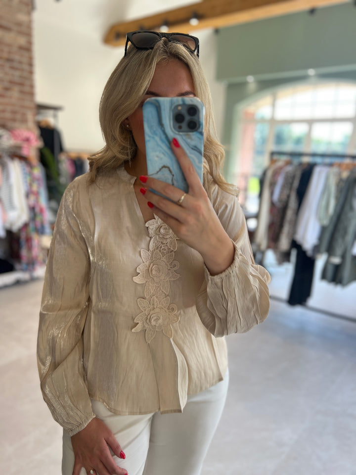 Culture Cufiola Blouse In Cream