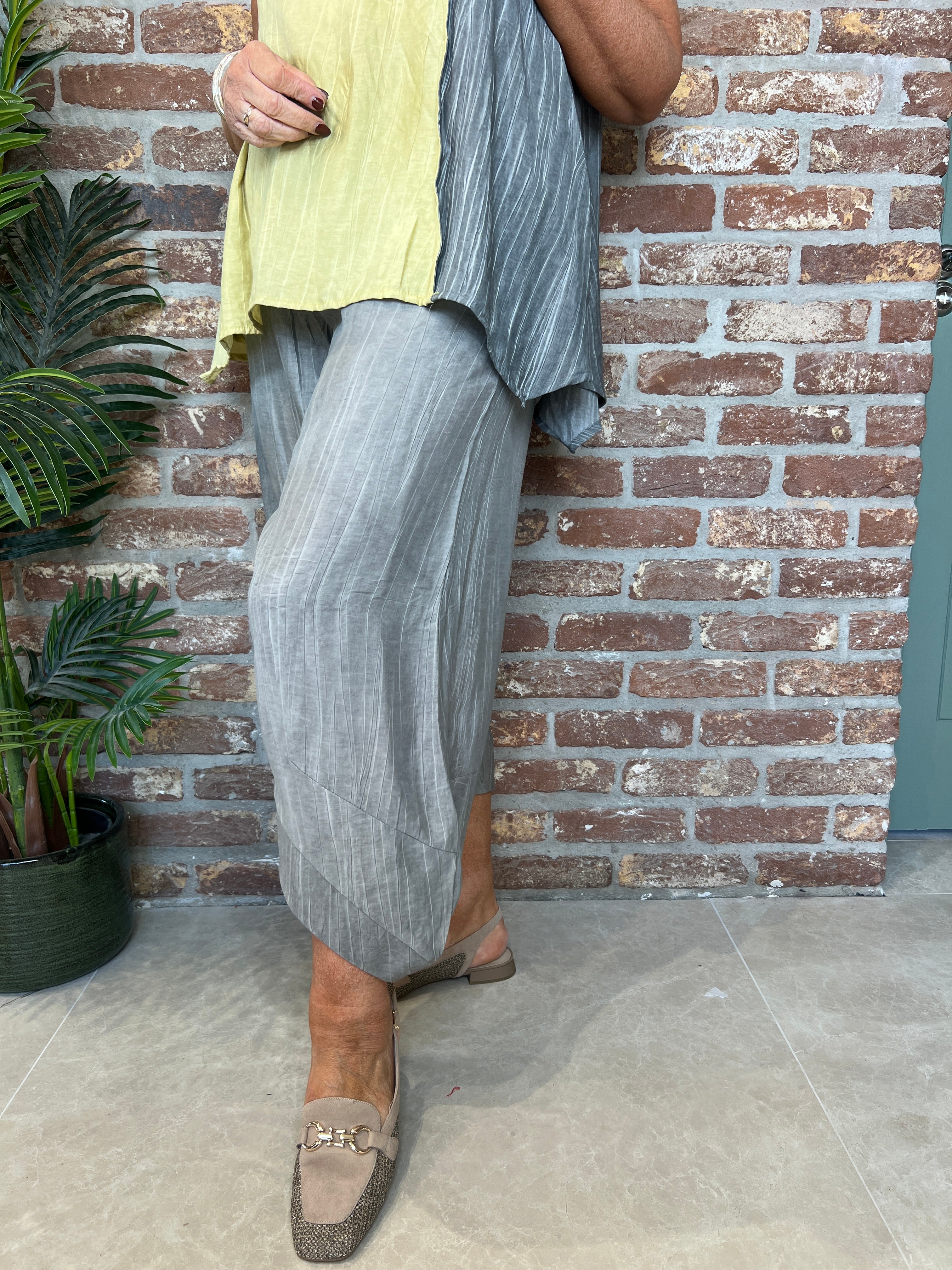 Ozai N Ku Crinkle balloon Trousers Grey