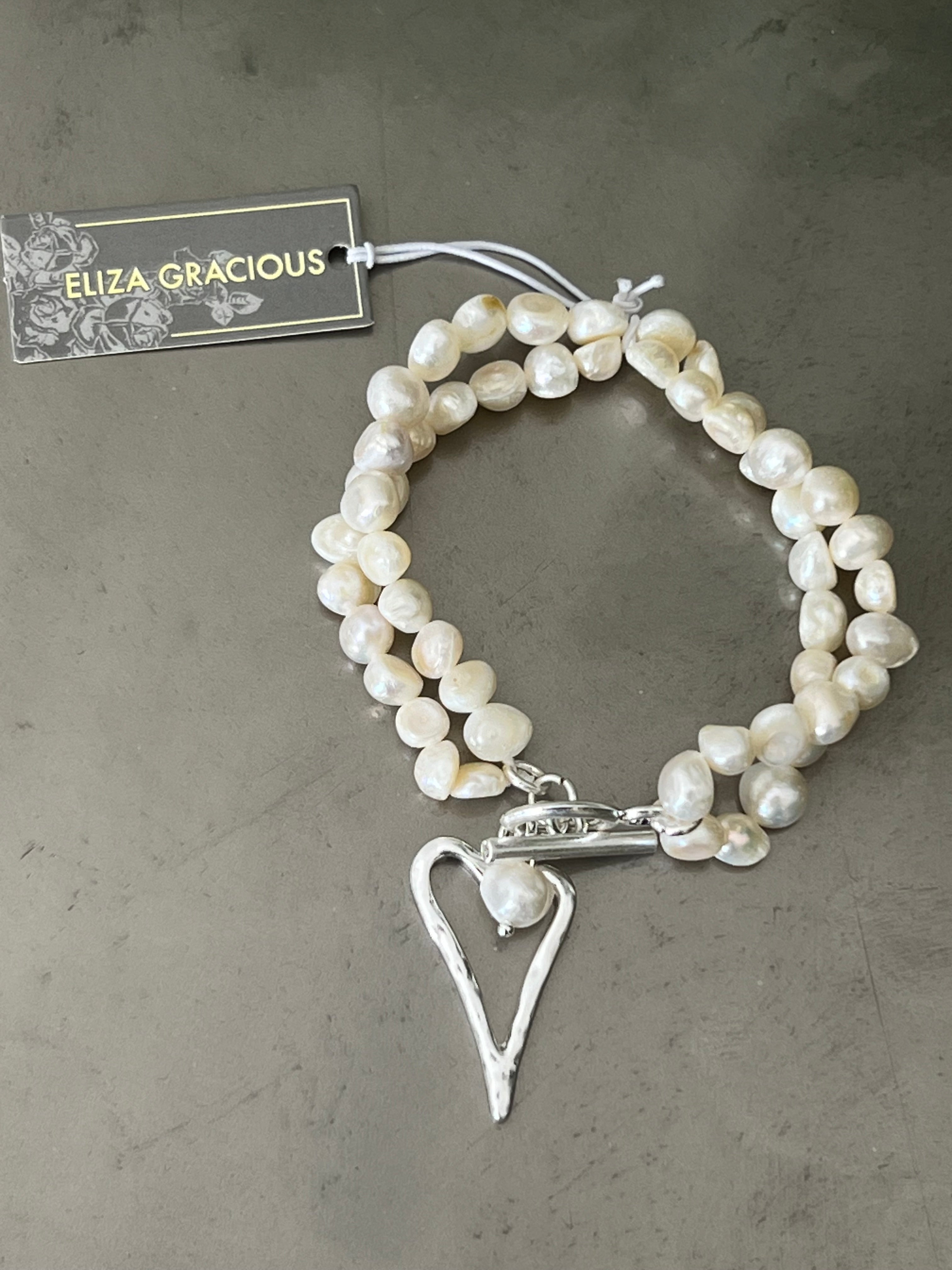 Eliza Gracious Freshwater Pearl With Outline heart In cream