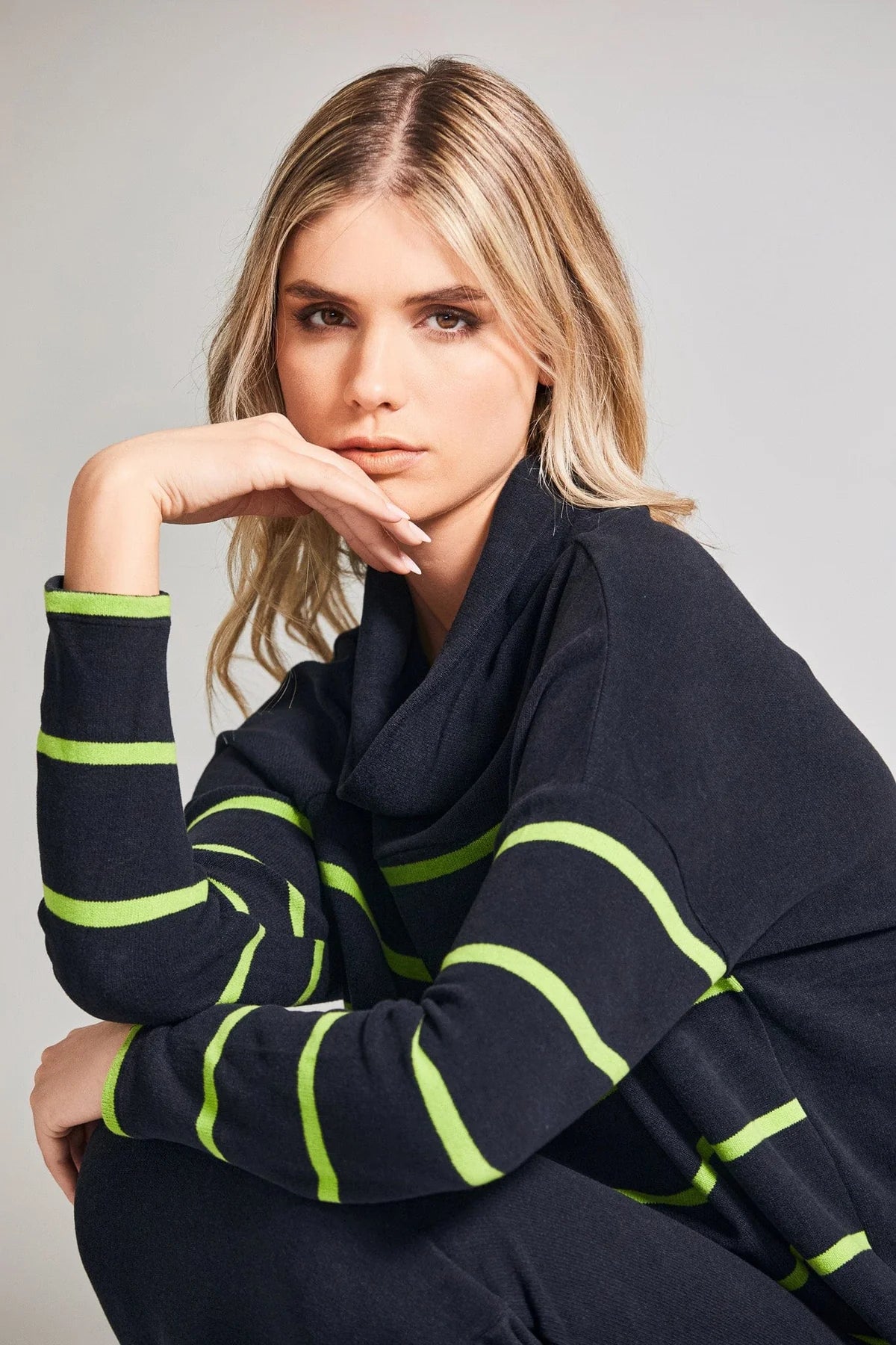 Peruzzi Solid Contrast Stipe Knit In Navy & Green