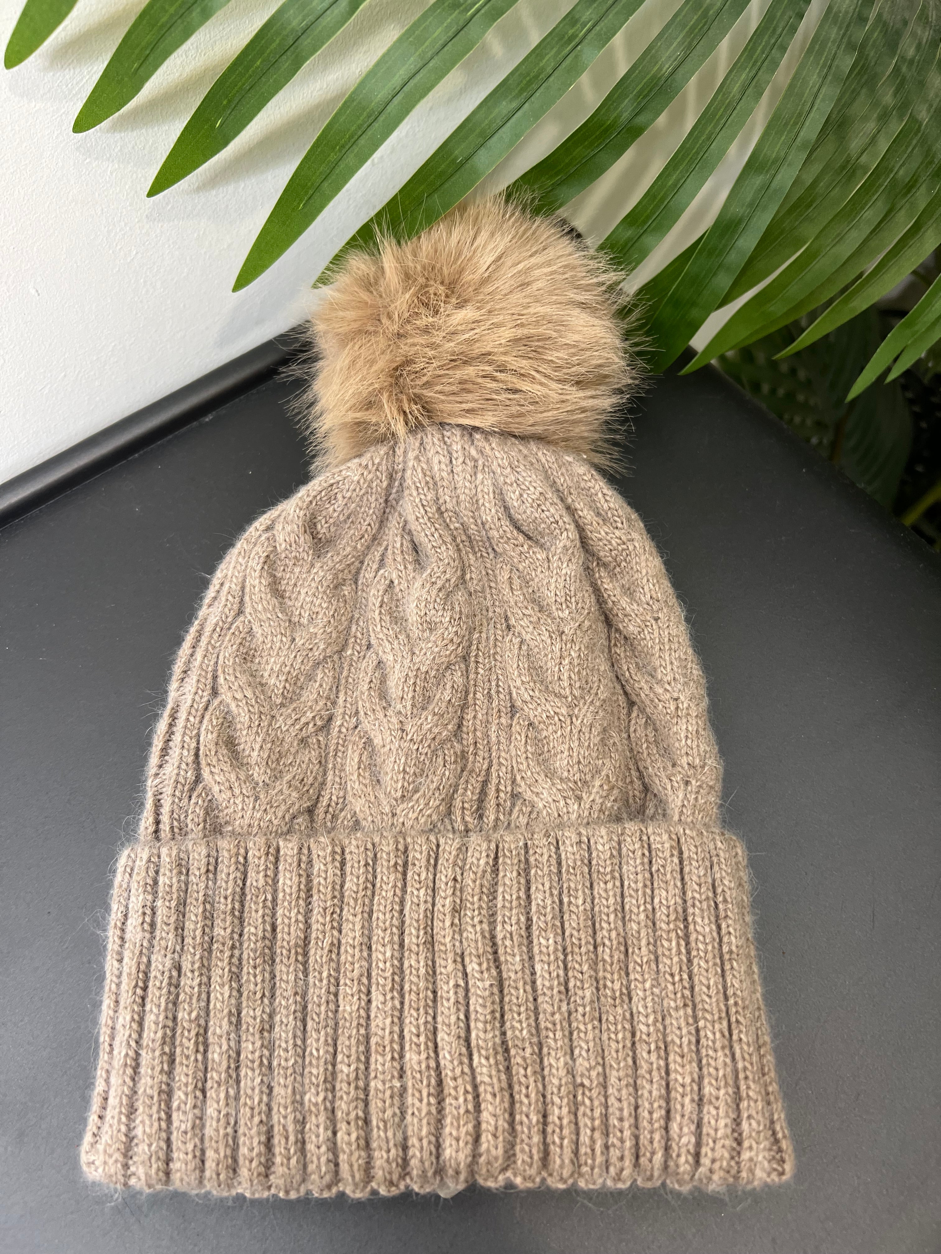 Olivia Cable Knitted beanie in Cappuccino