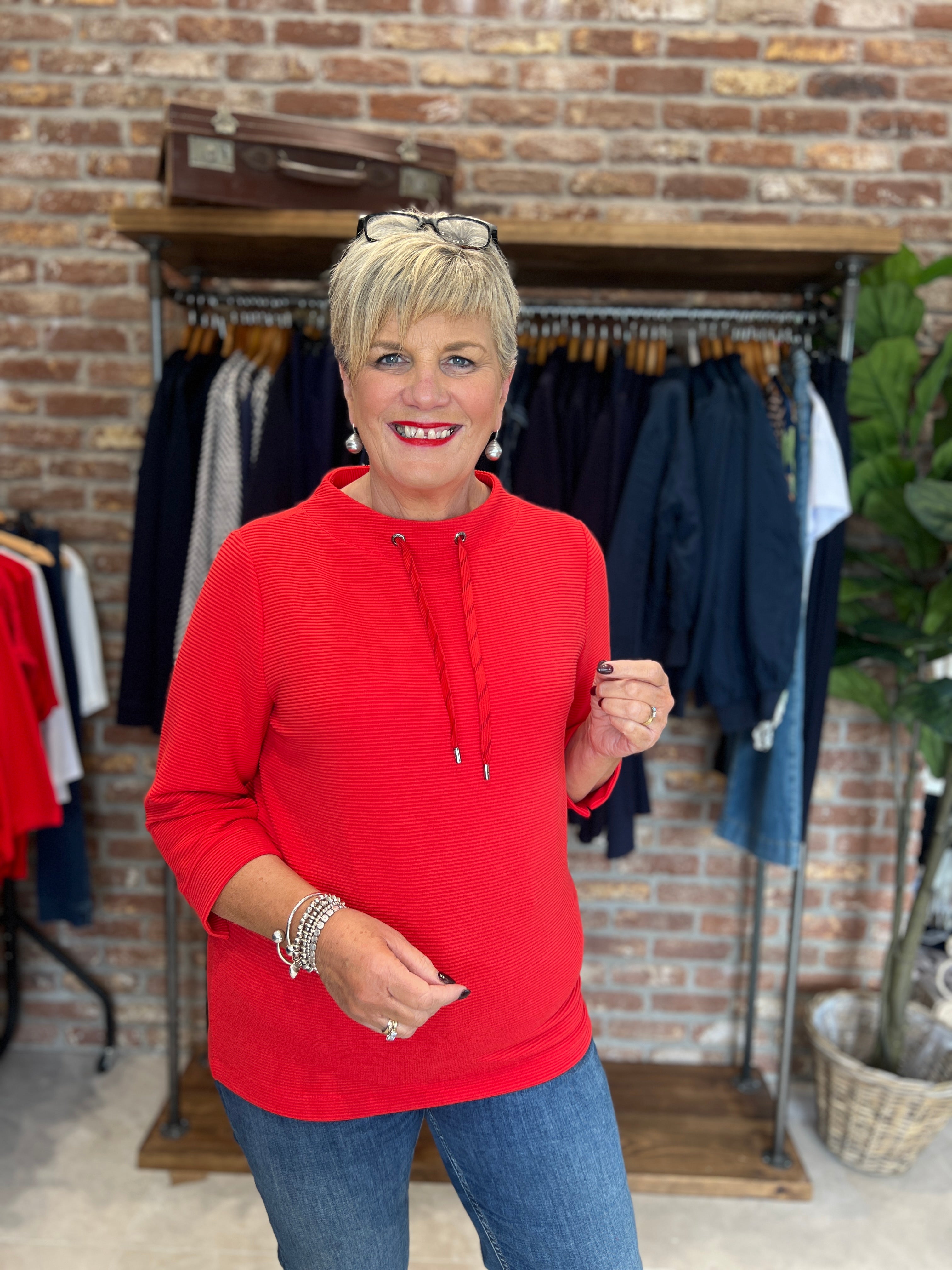 Cecil Ribbed Funnel Neck sweatshirt In Fiery Red