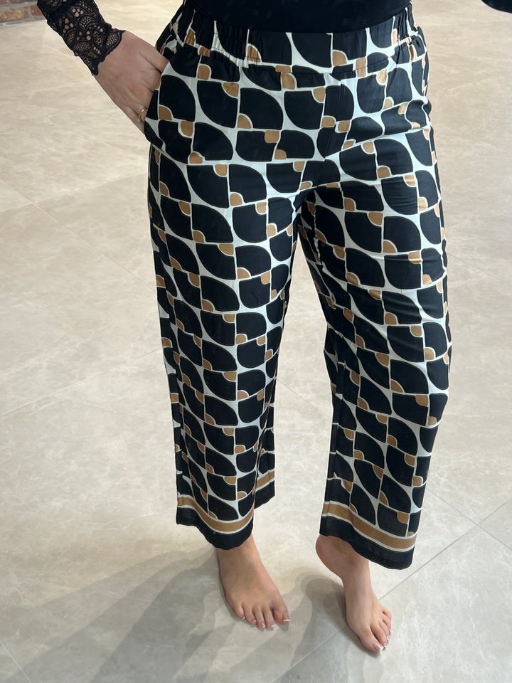 Milano Pull on Trousers In black & tan