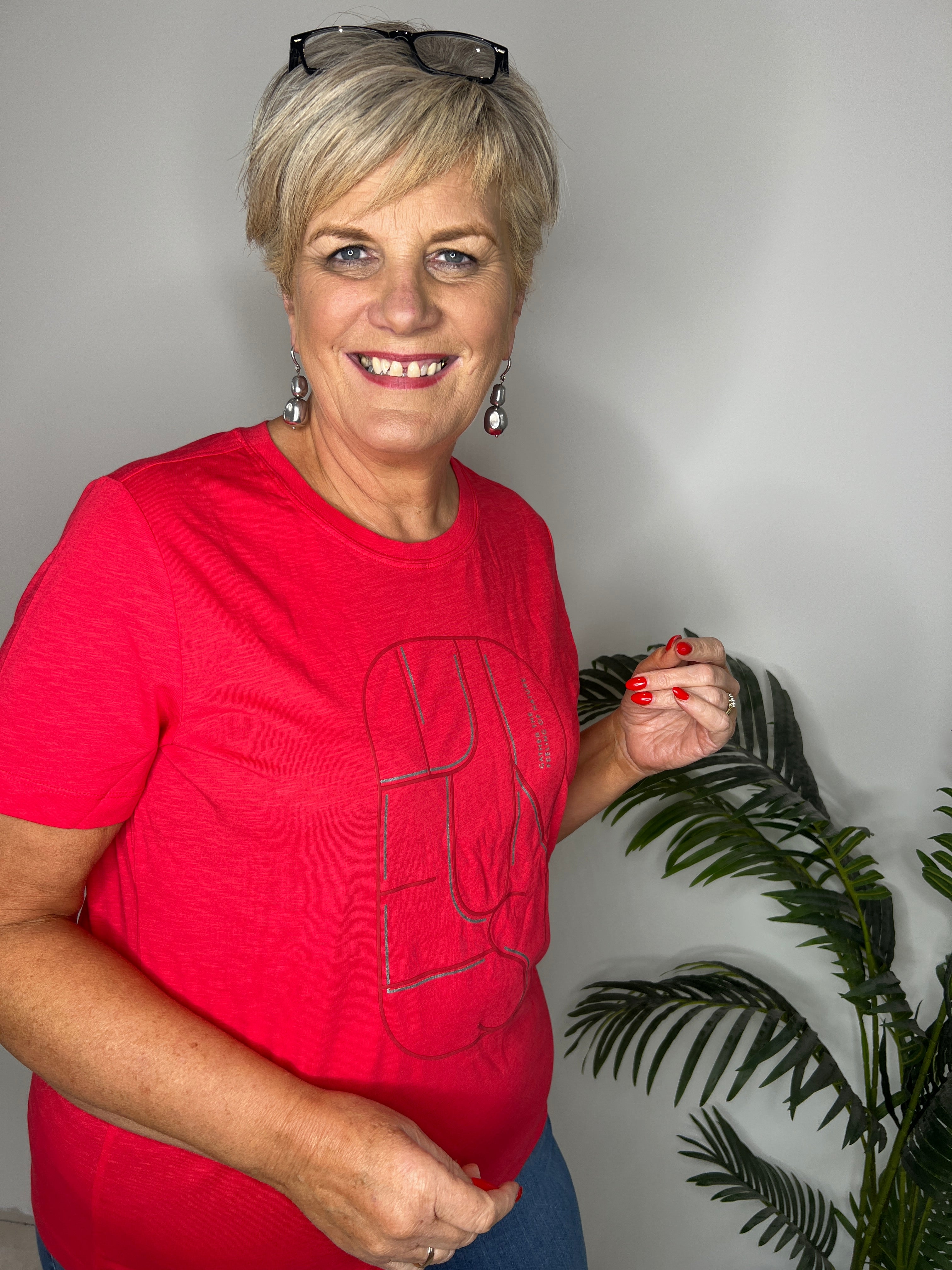 Cecil T-shirt With Artwork In Glazed Apple Red