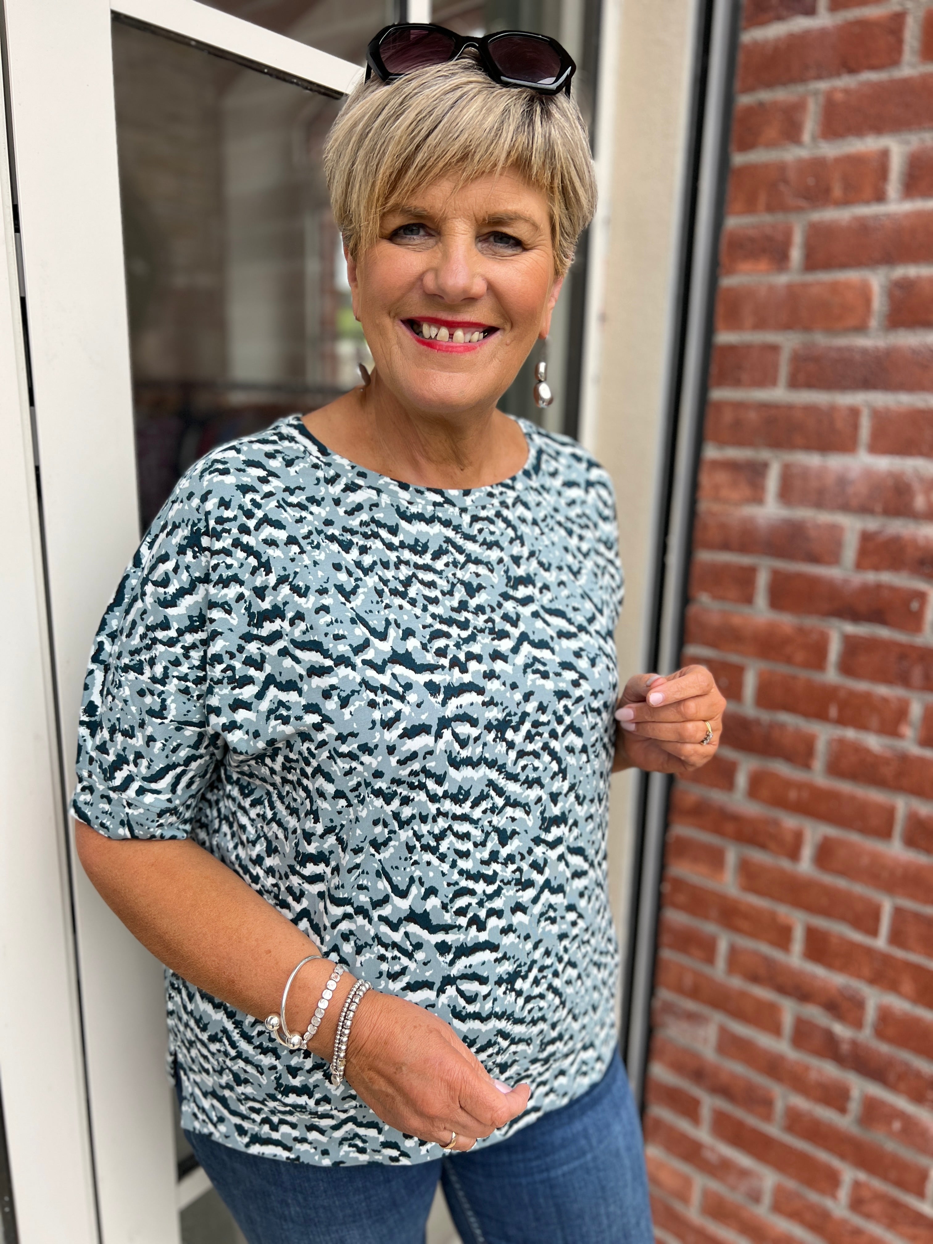 Street Patterned Top In Arona Blue