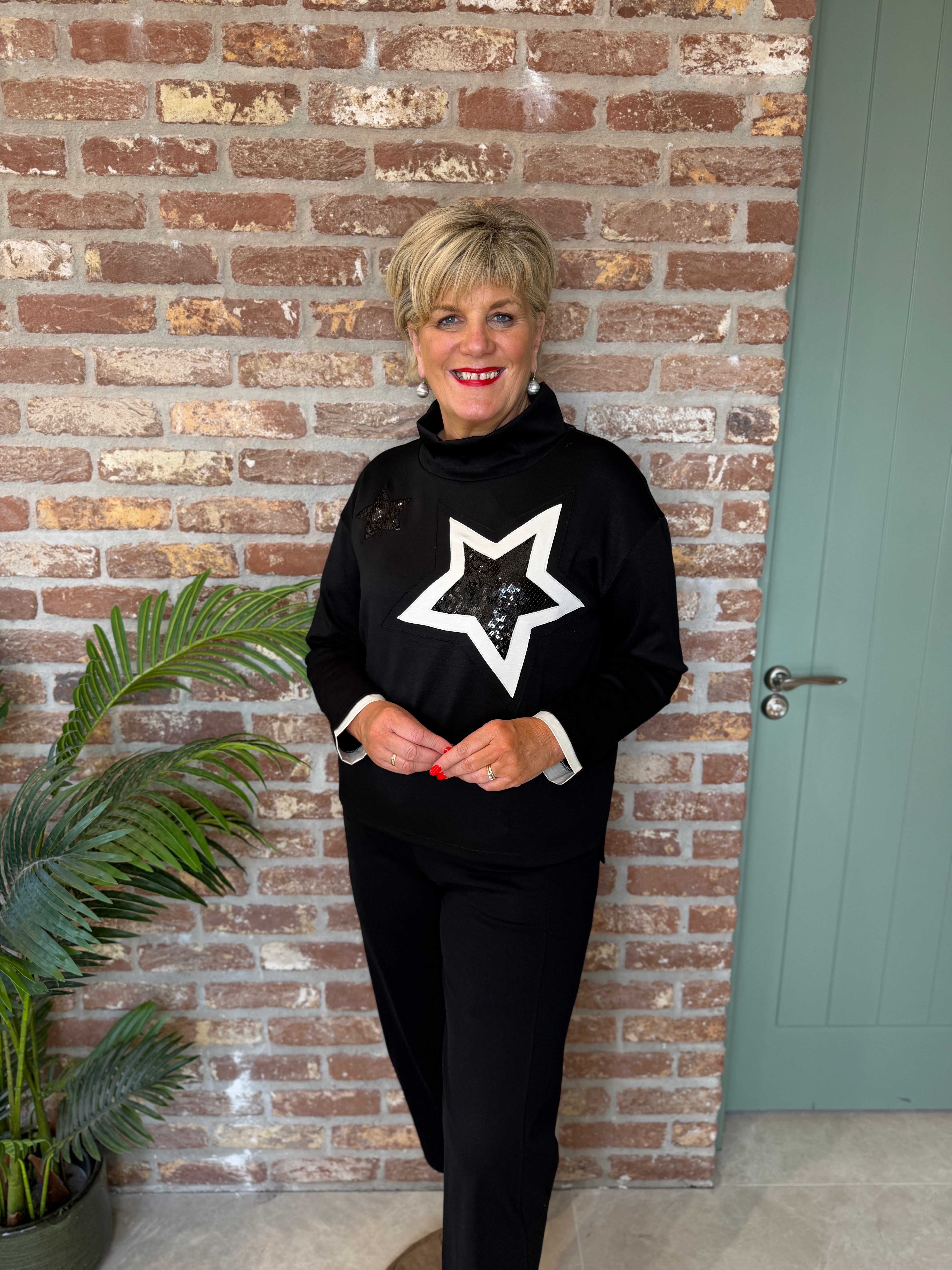 Star top in black & cream
