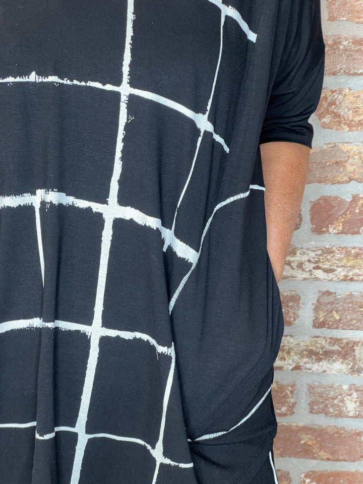 Ozai N Ku Chess Top in black