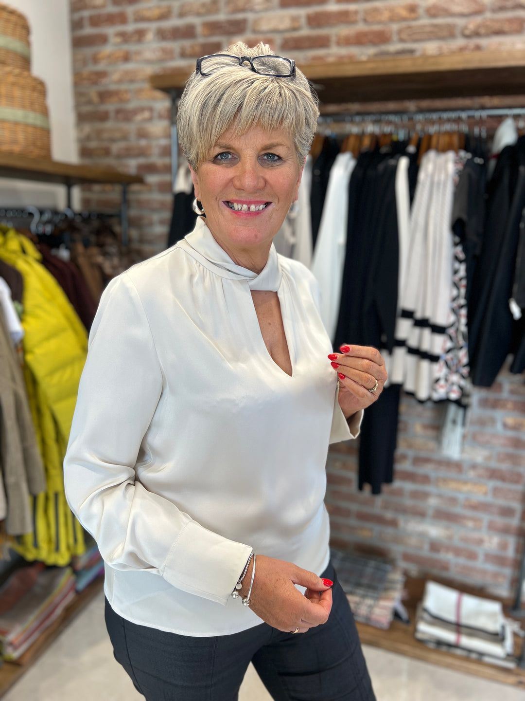 Peruzzi Twist Blouse In Vanilla