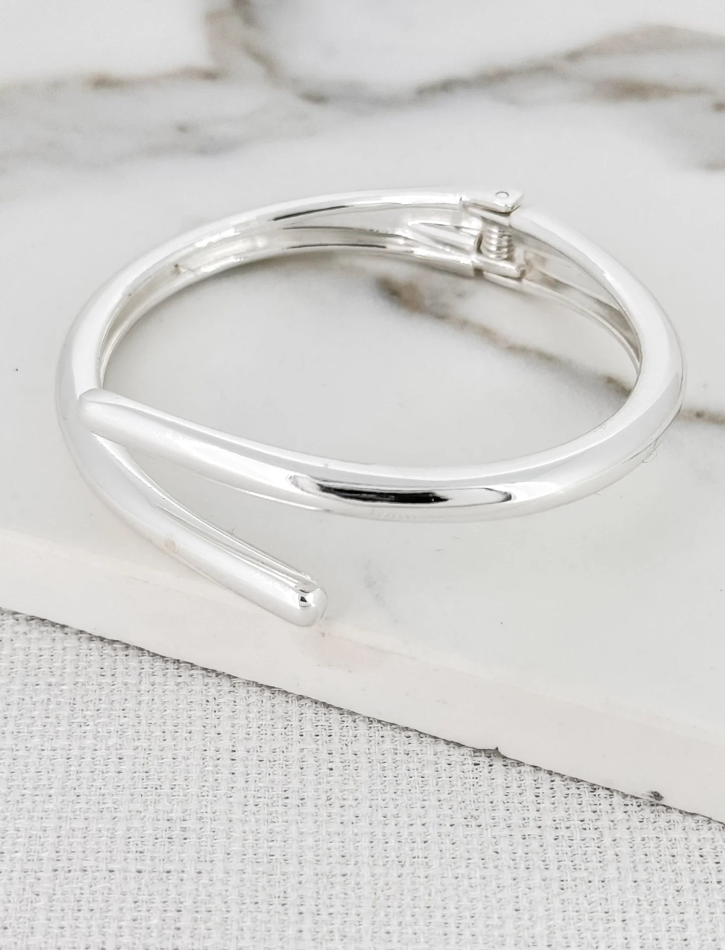 Envy Hinged Bangle In Silver