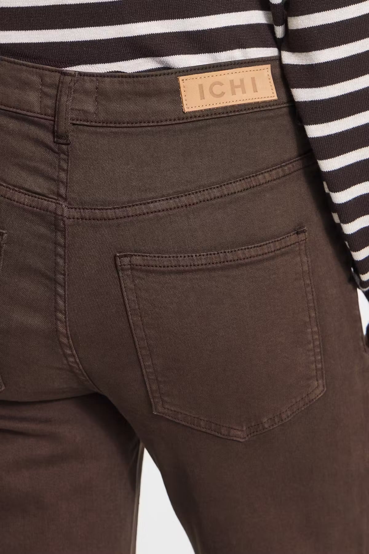 Twiggy Raven Cropped Jeans In Coffee Bean