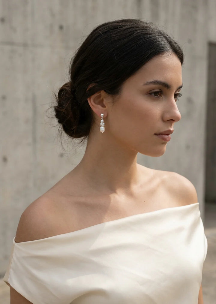 Envy knot & pearl Dropper Earrings In silver