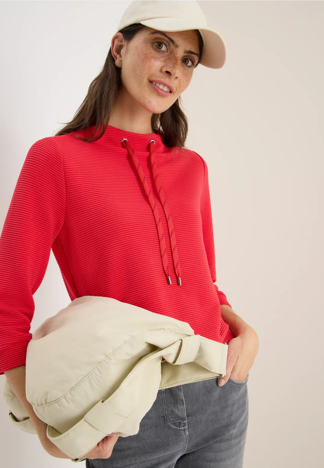 Cecil Ribbed Funnel Neck sweatshirt In Fiery Red