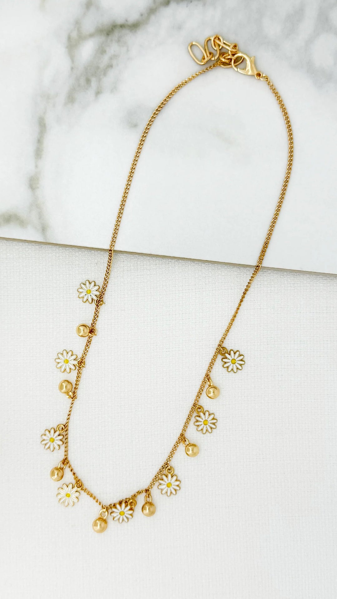 Envy short Daisy Ball necklace in gold