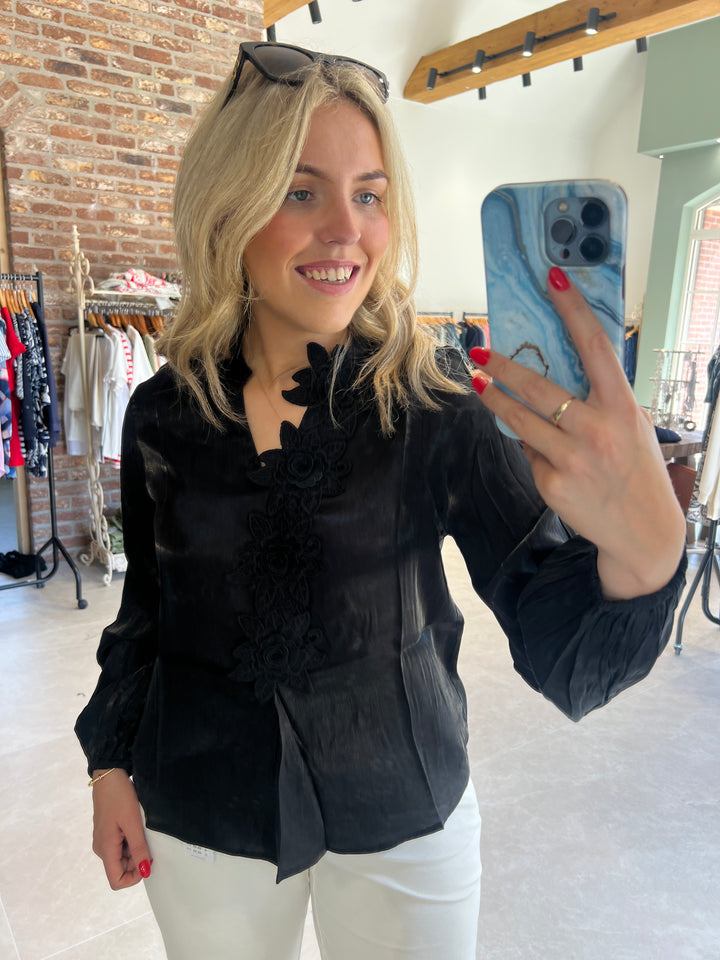 Culture Cufiola Blouse In Black