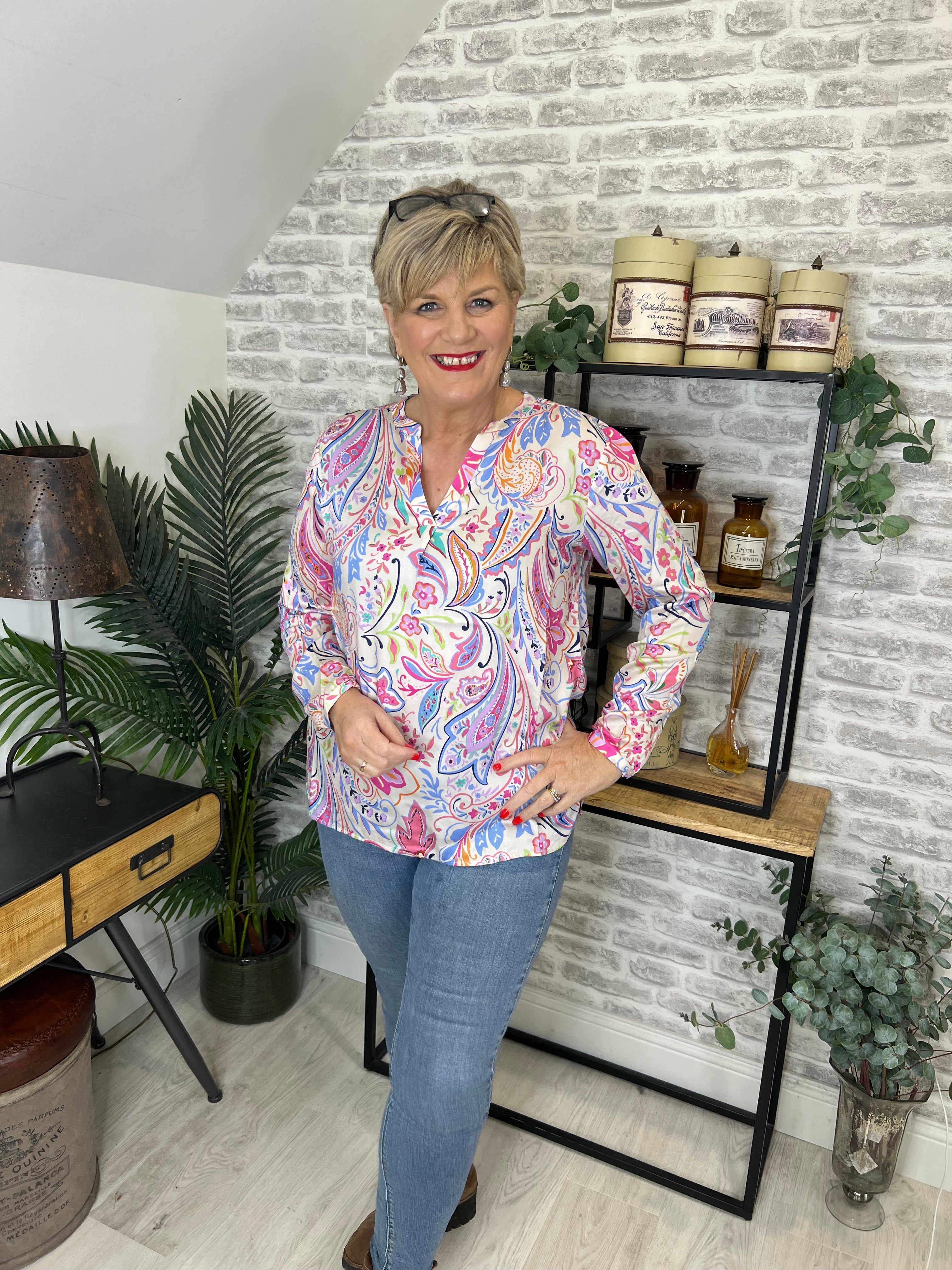 Milano Italy Blouse with v-neck In Colourful Print