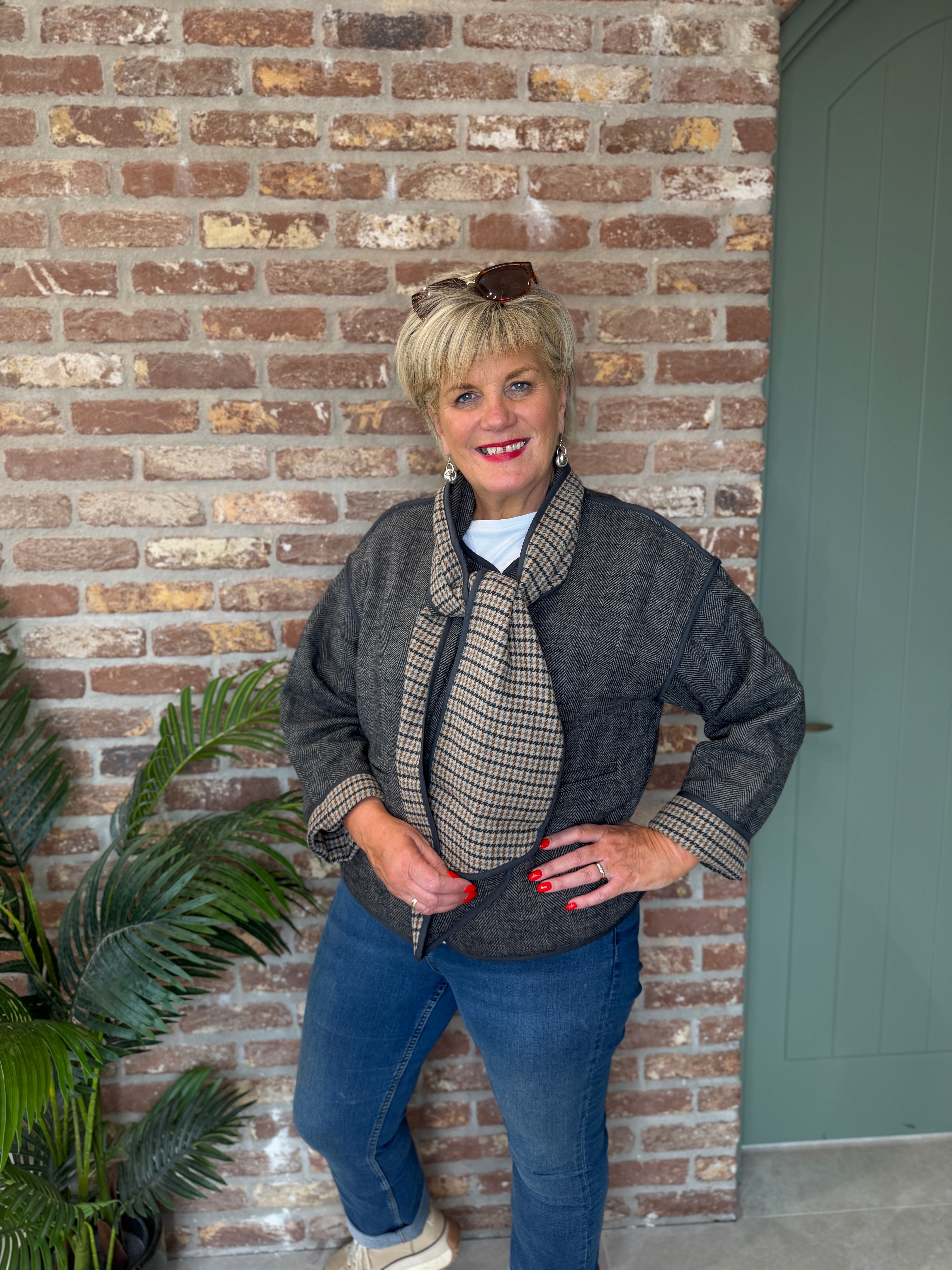 Printed jacket with scarf in black herringbone