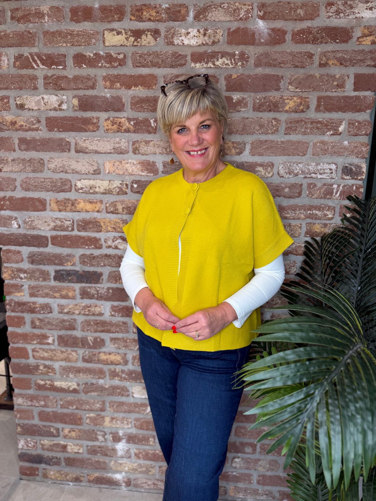 Buttoned cardigan in mustard