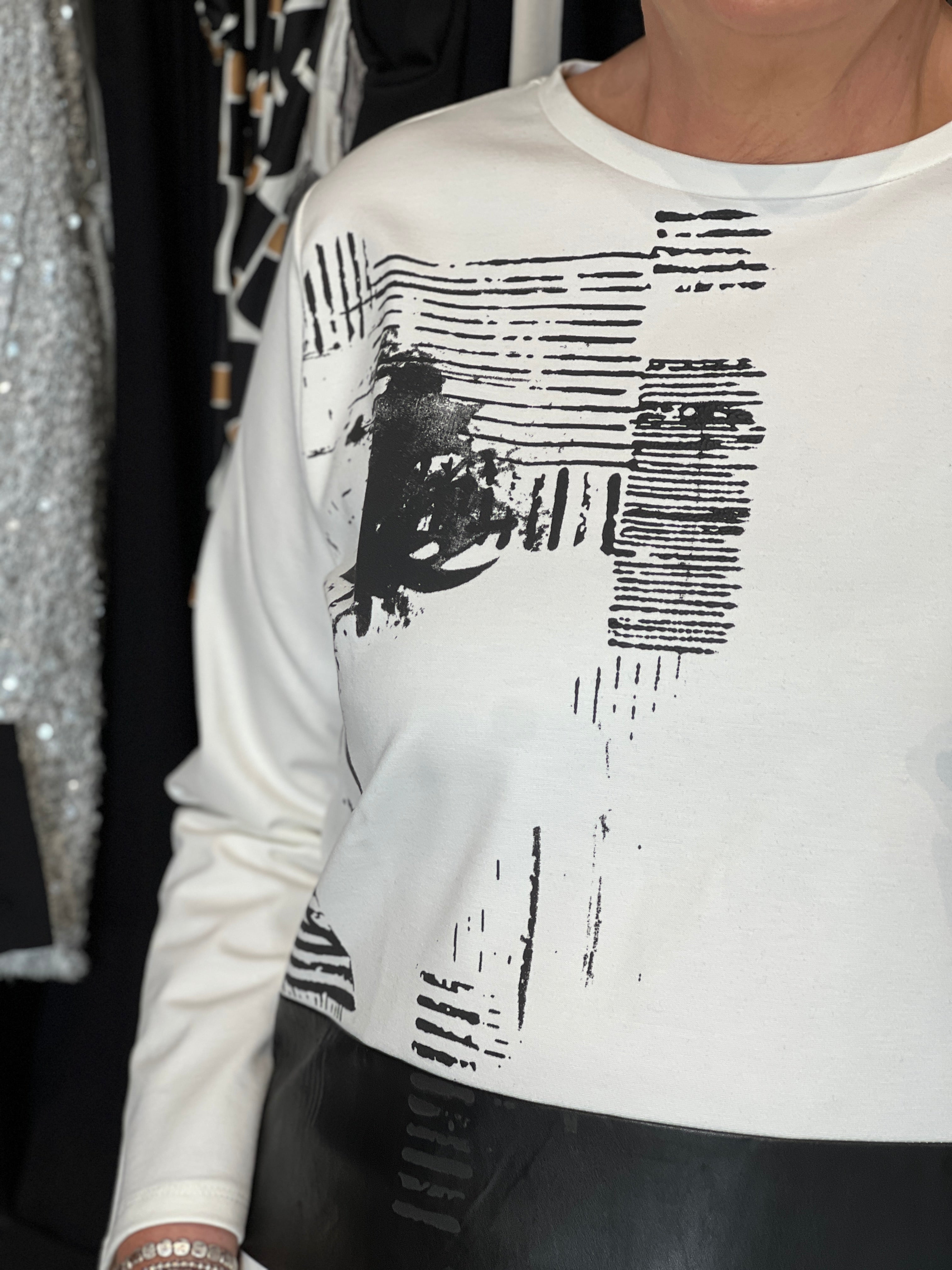 Peruzzi Flock Print Top In Cream & Black