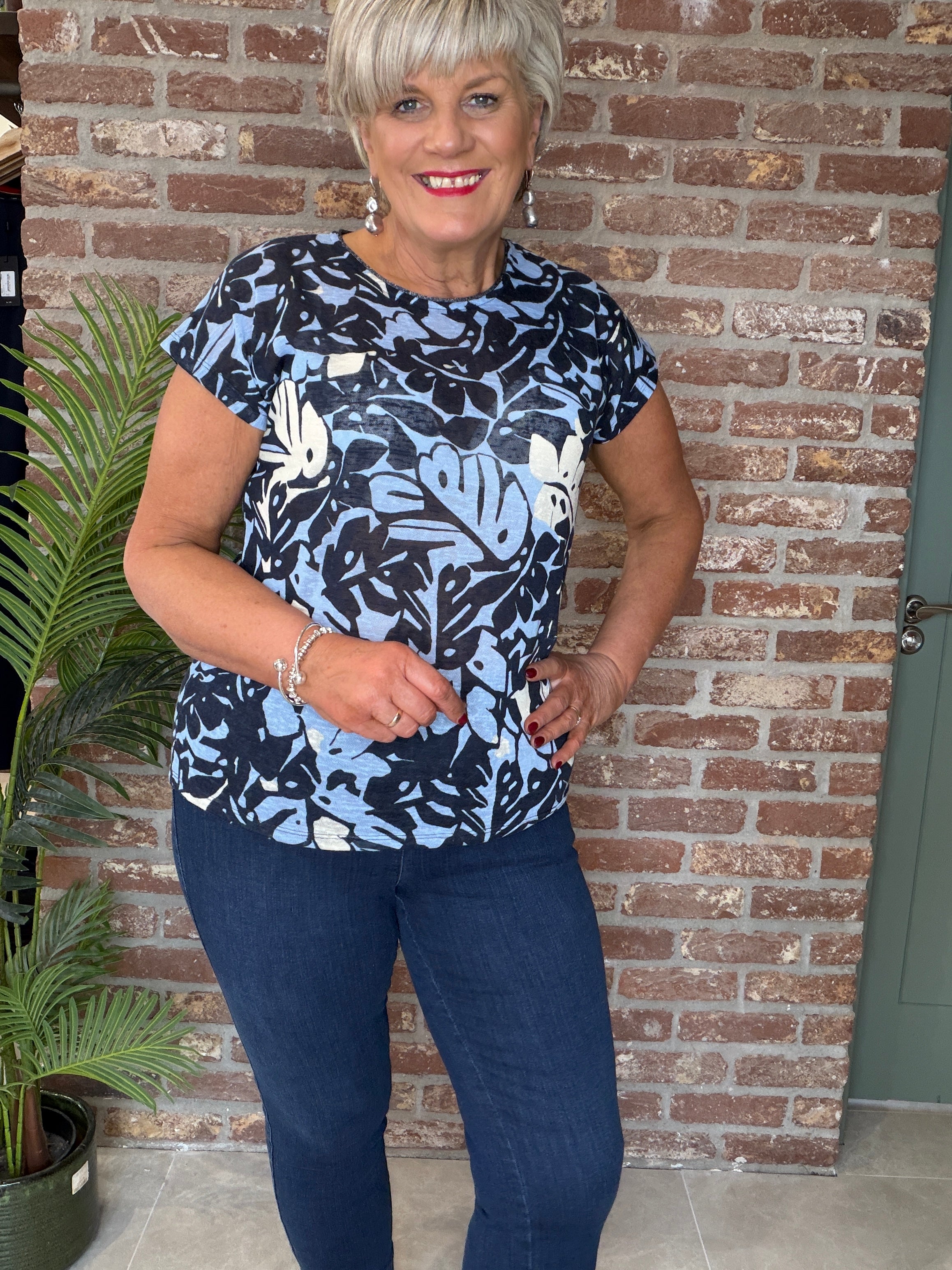 Soya Concept Aretha floral T-Shirt In navy multi