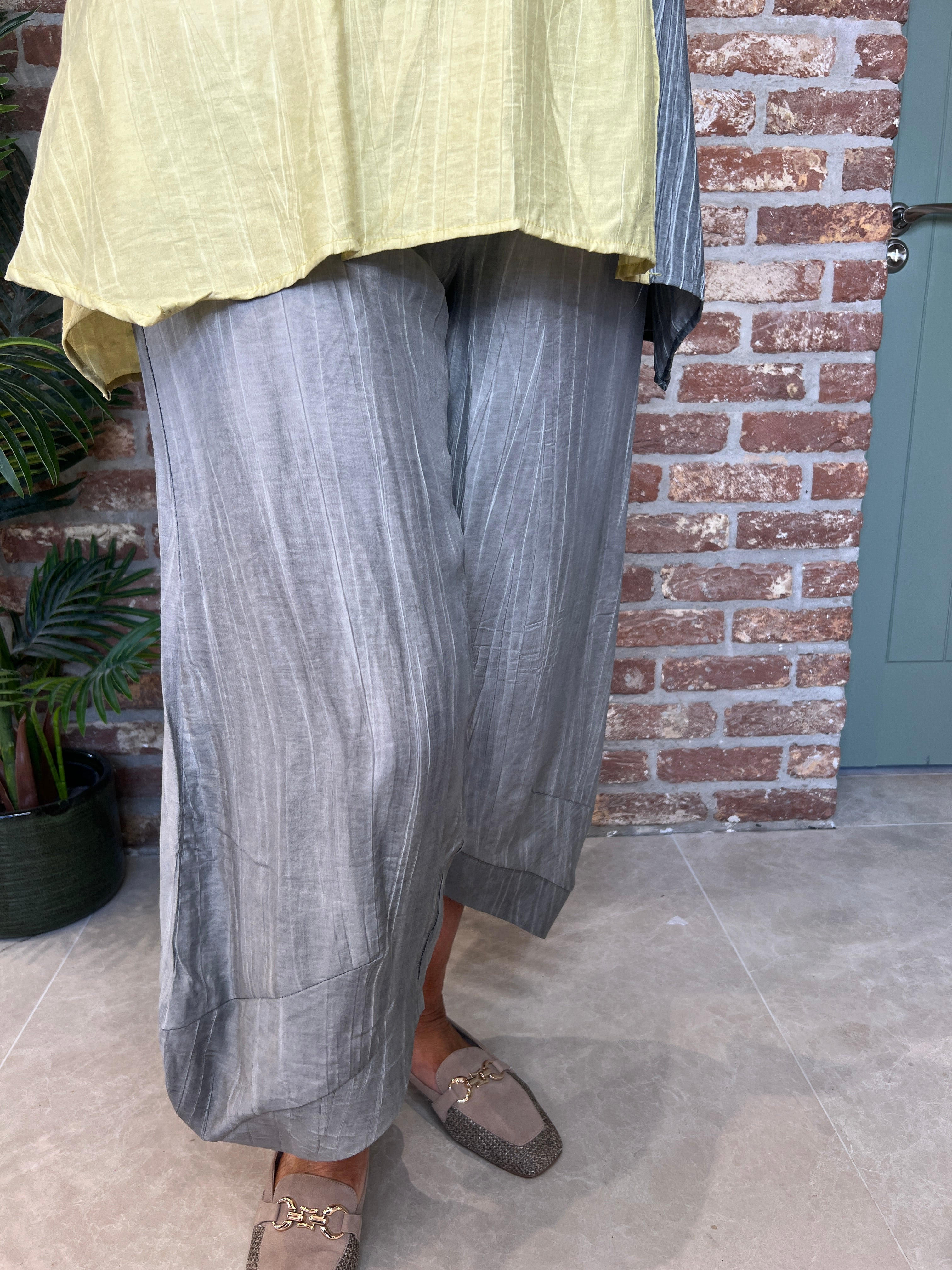 Ozai N Ku Crinkle balloon Trousers Grey