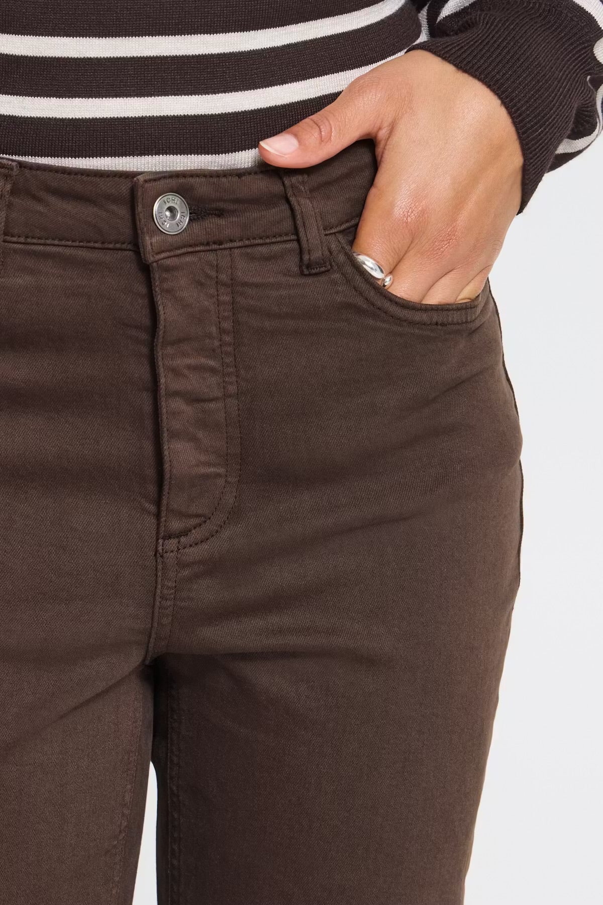 Twiggy Raven Cropped Jeans In Coffee Bean