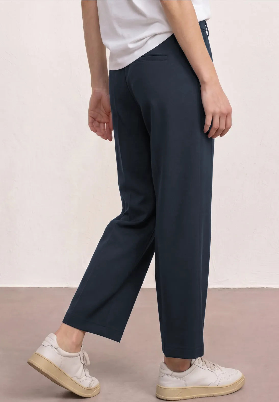 Wide leg trousers in navy
