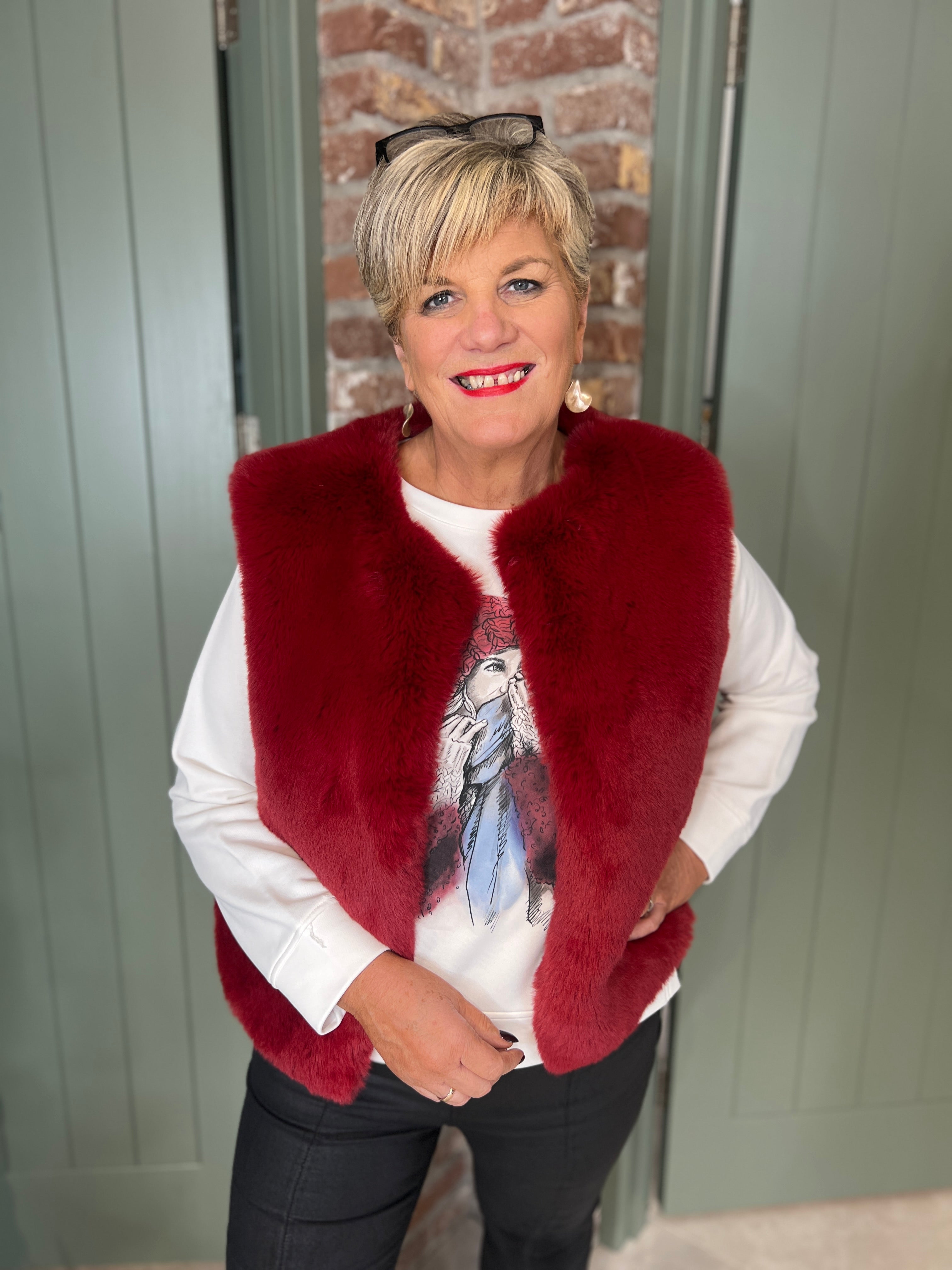 Milano Italy Faux Fur Vest In Vino
