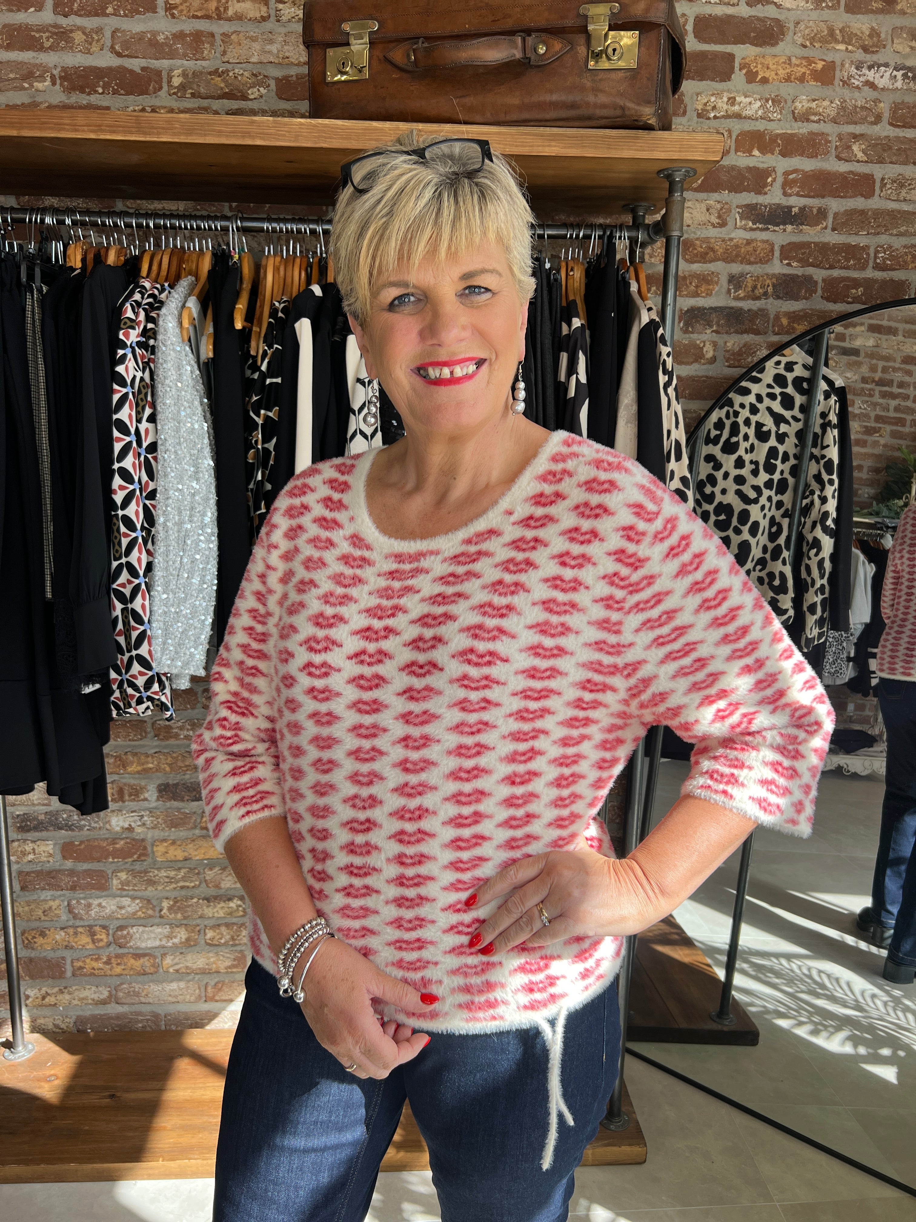 Oui Pullover With Lip Motif In White & Red