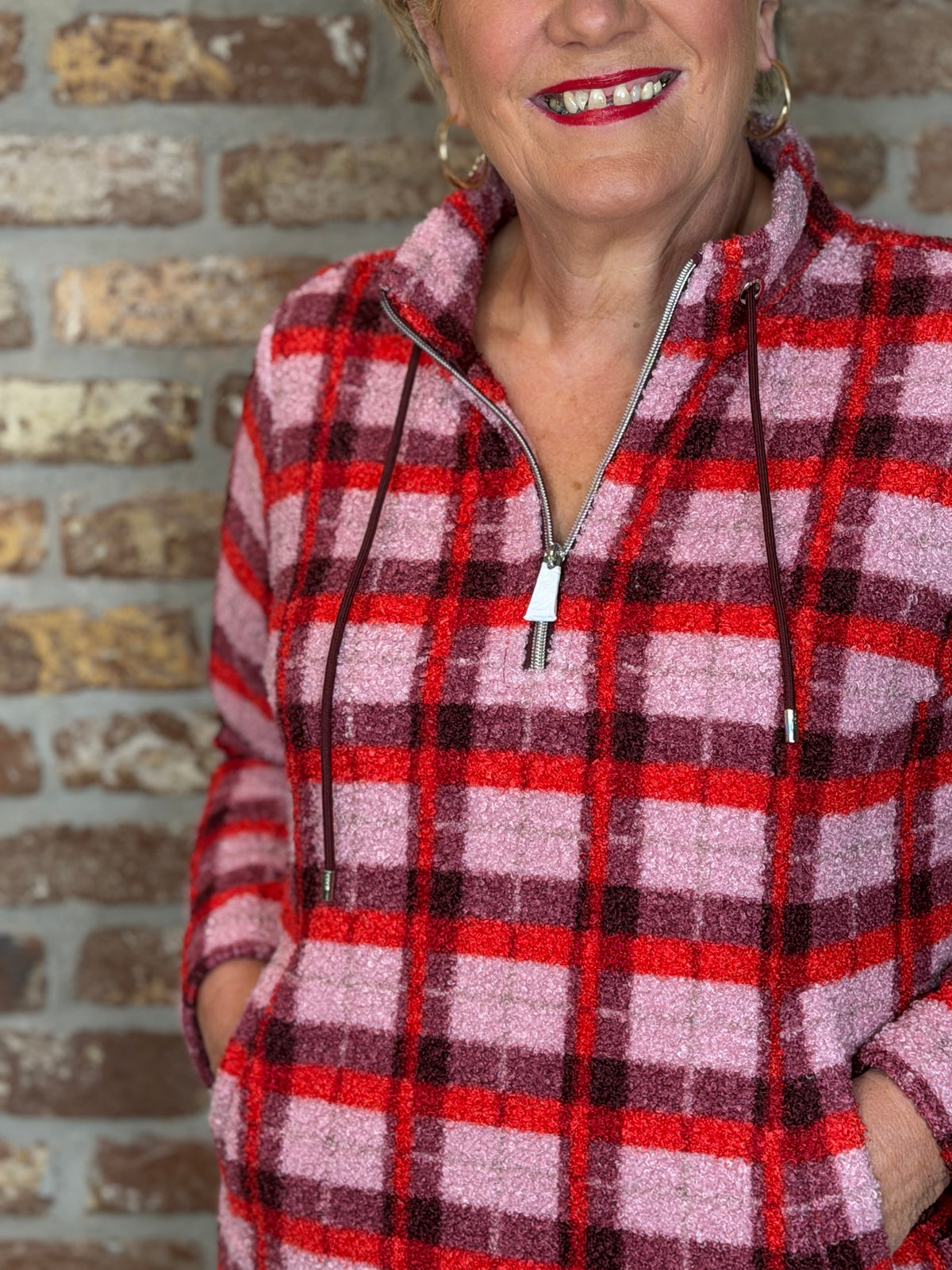Teddy checked pullover in velvet rose