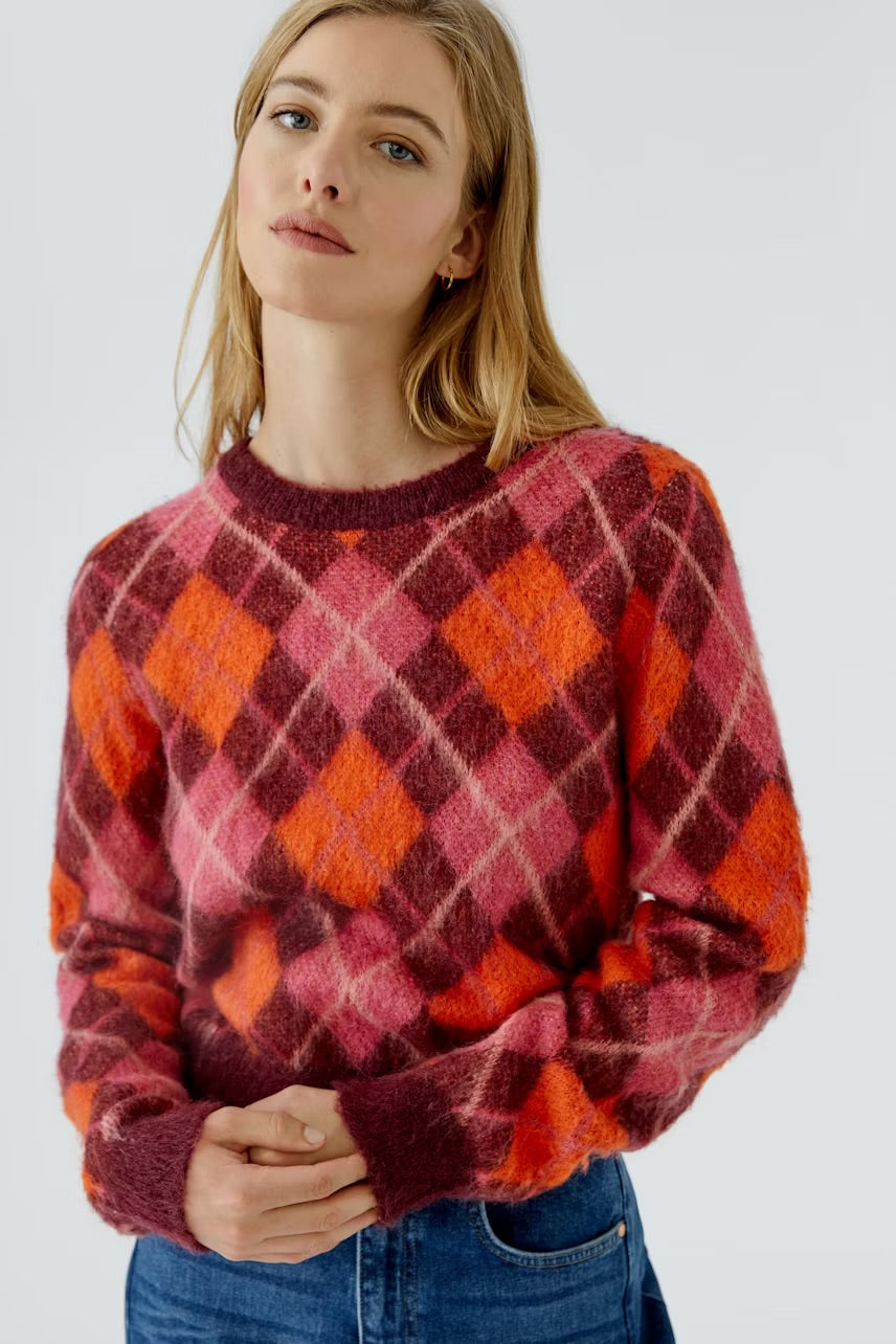 Argyle pattern pullover in dark red