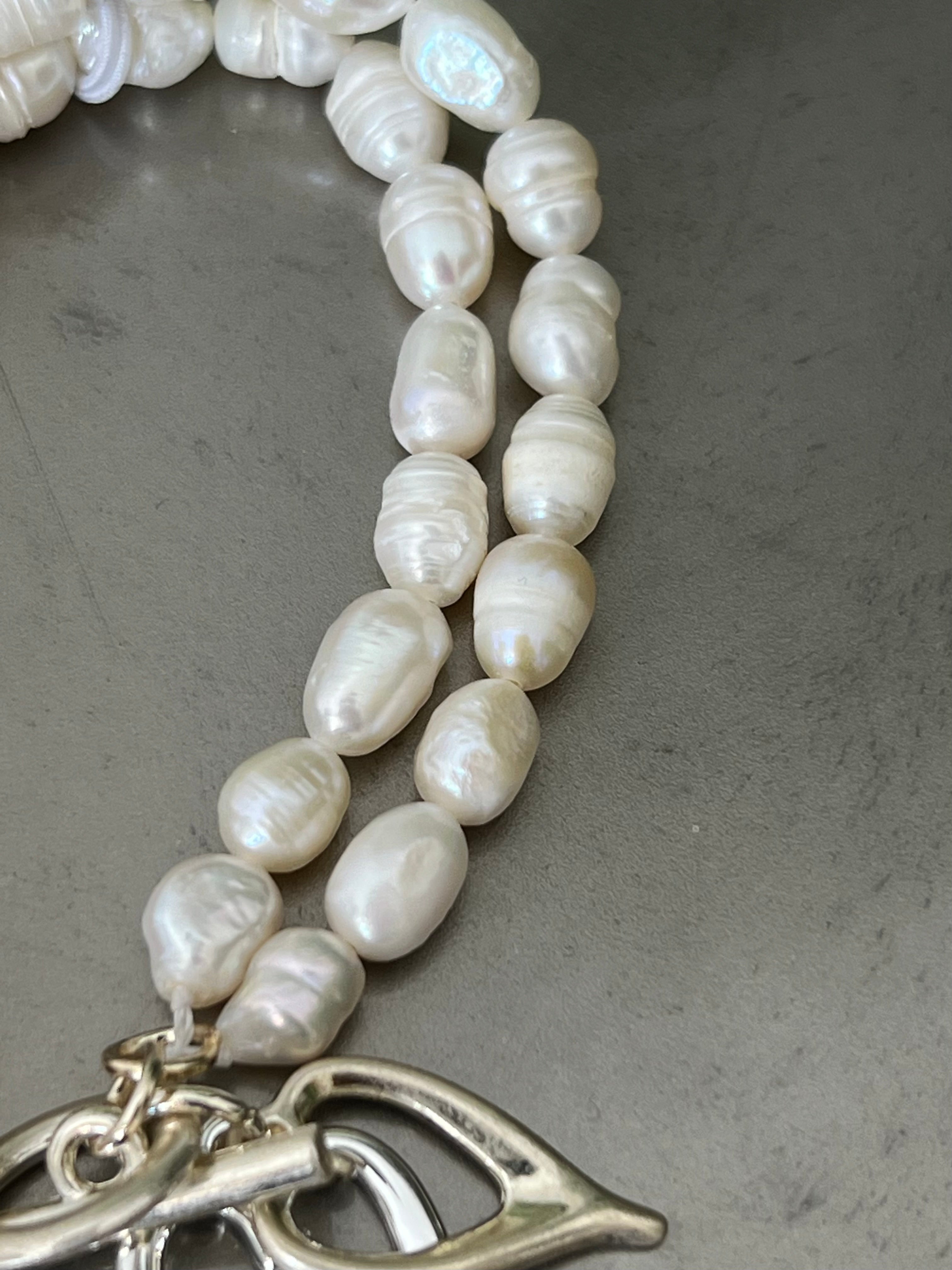 Eliza Gracious Freshwater Pearl With Twin Hearts In cream