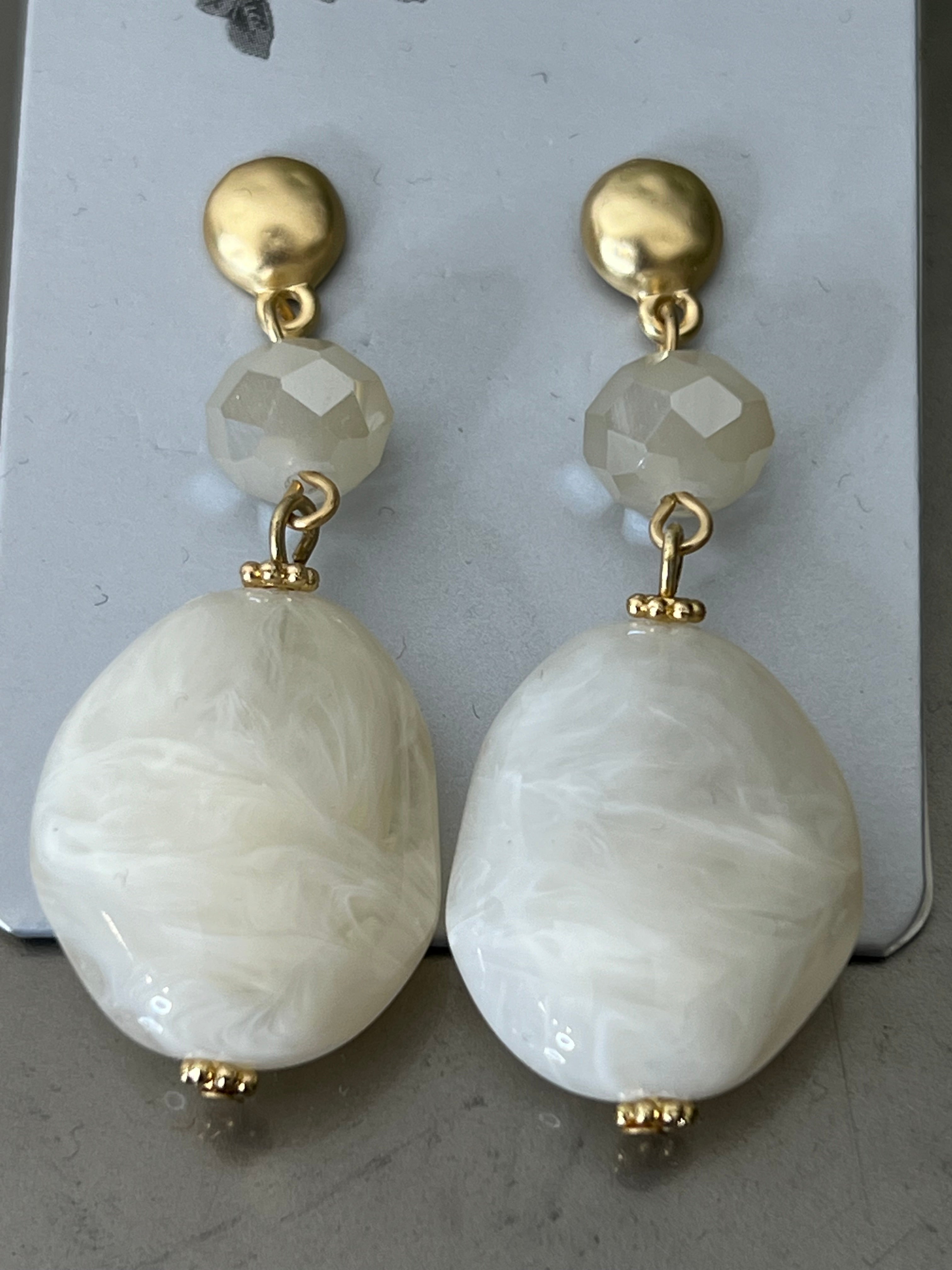 Eliza Gracious Glass Beaded Dropper Earrings In cream