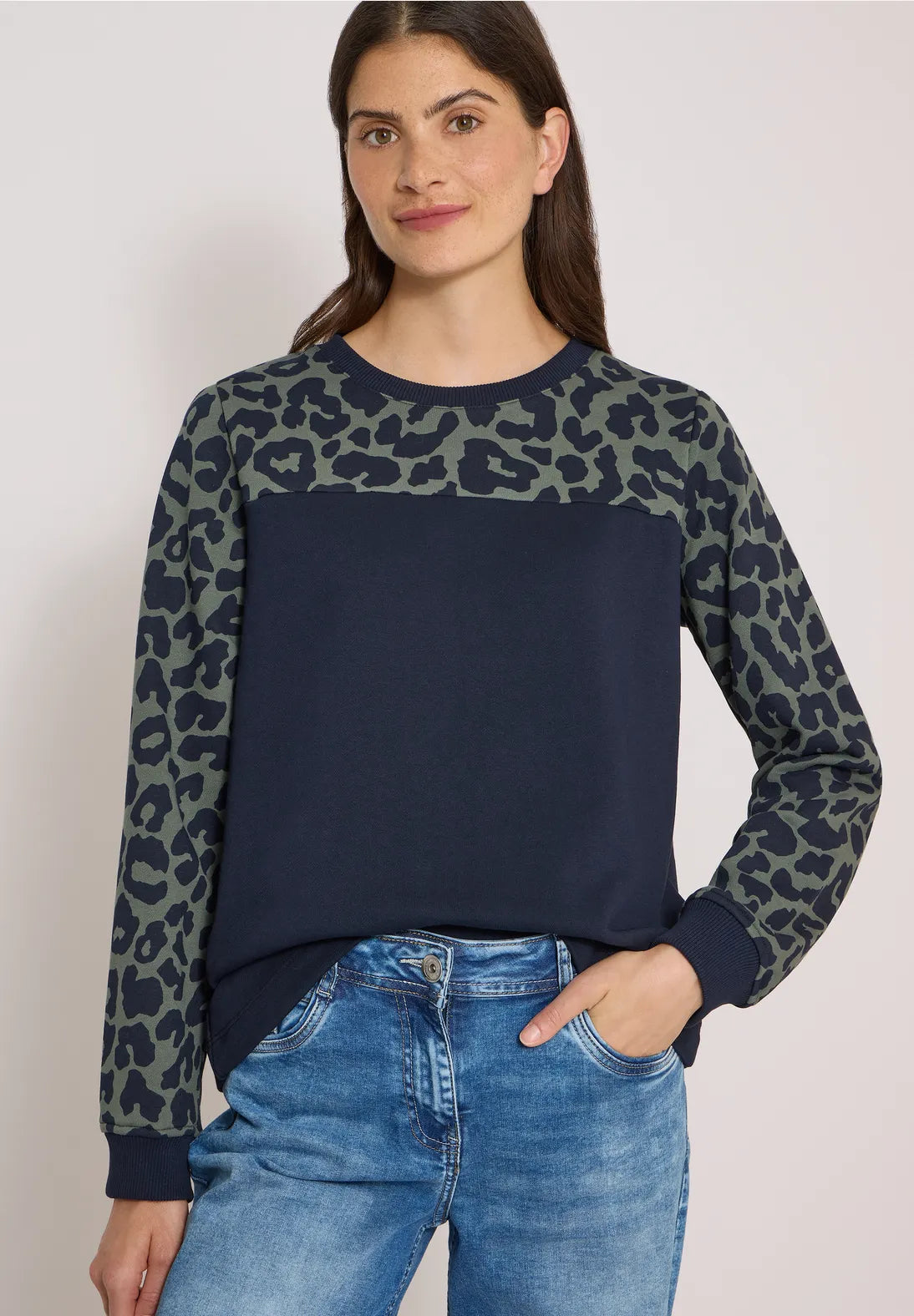 Colour block sweatshirt In dried olive green