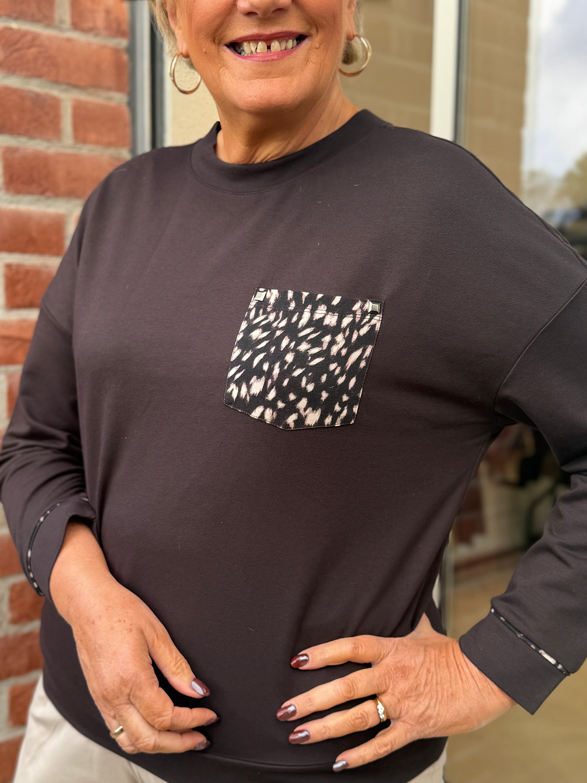 Sweatshirt with printed pocket in black coffee