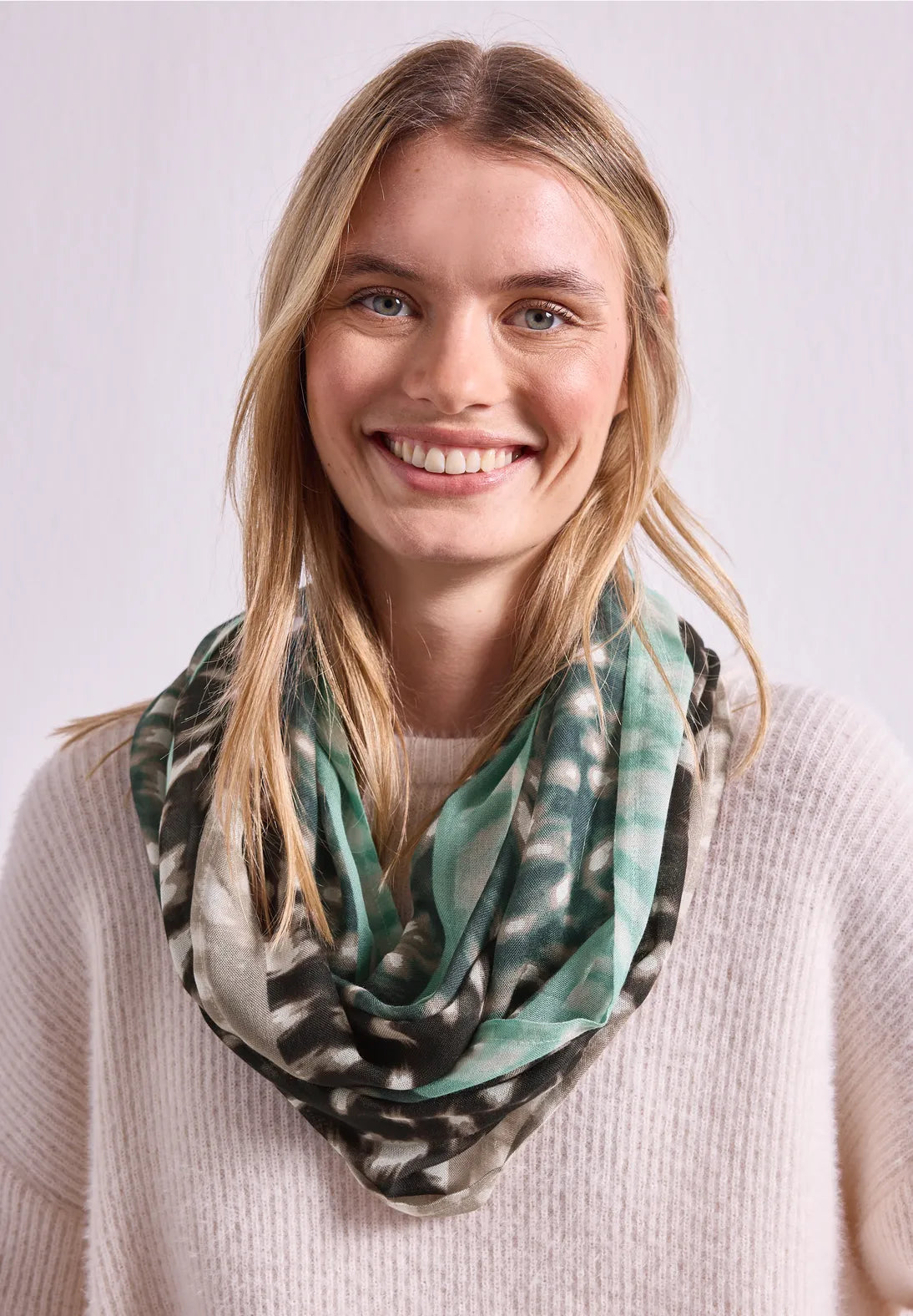 Patterned snood in multi