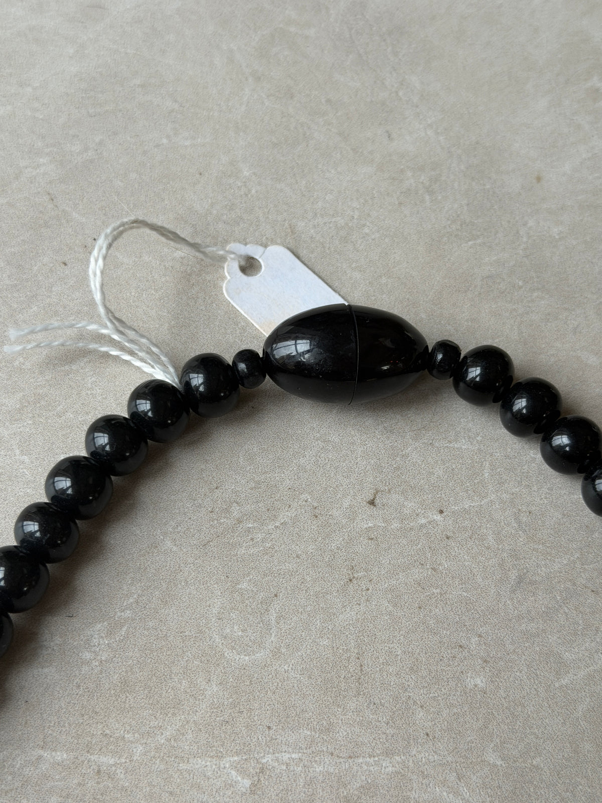 Beaded necklace in black & stone