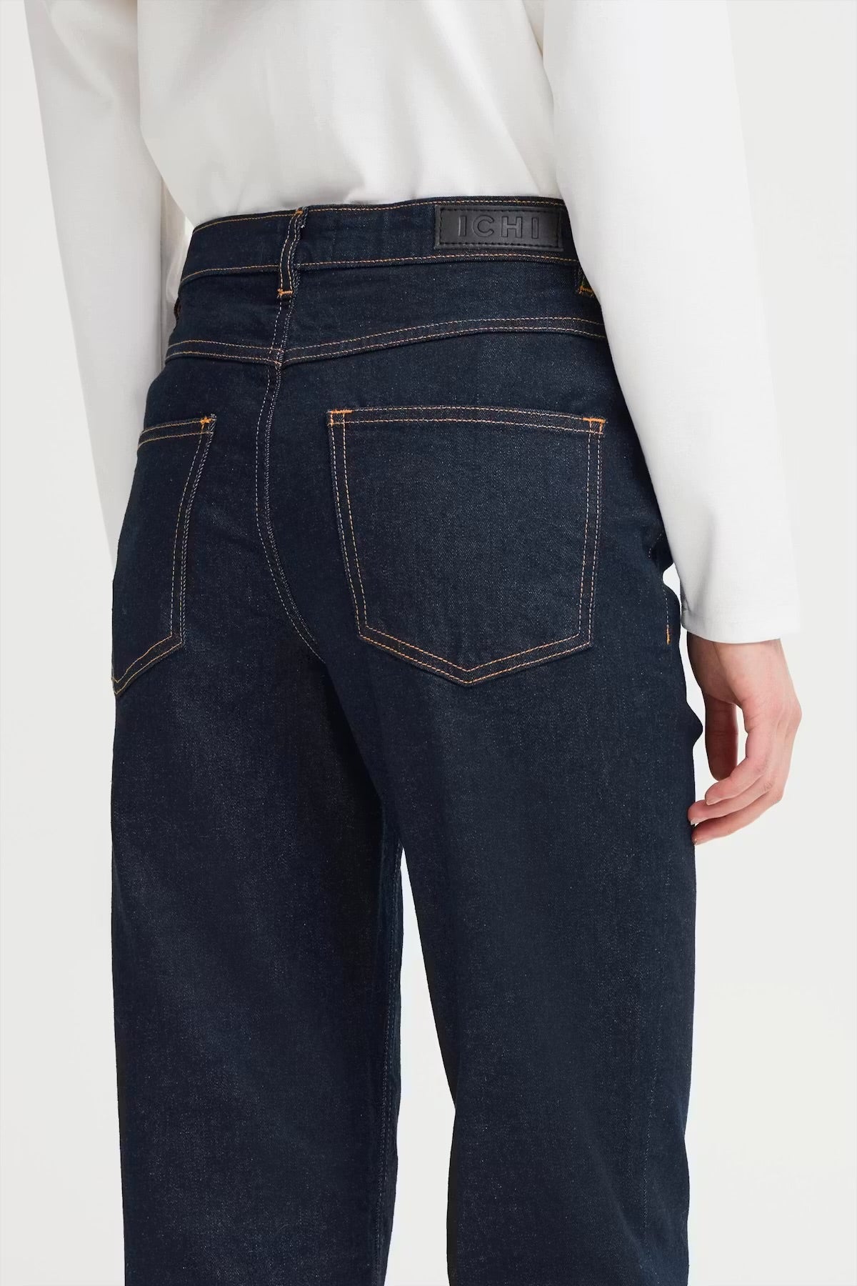 Twiggy Raven Cropped Jeans In Denim authentic blue