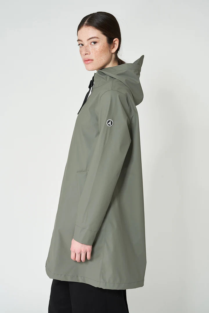 Tanta vand raincoat in mulled basil