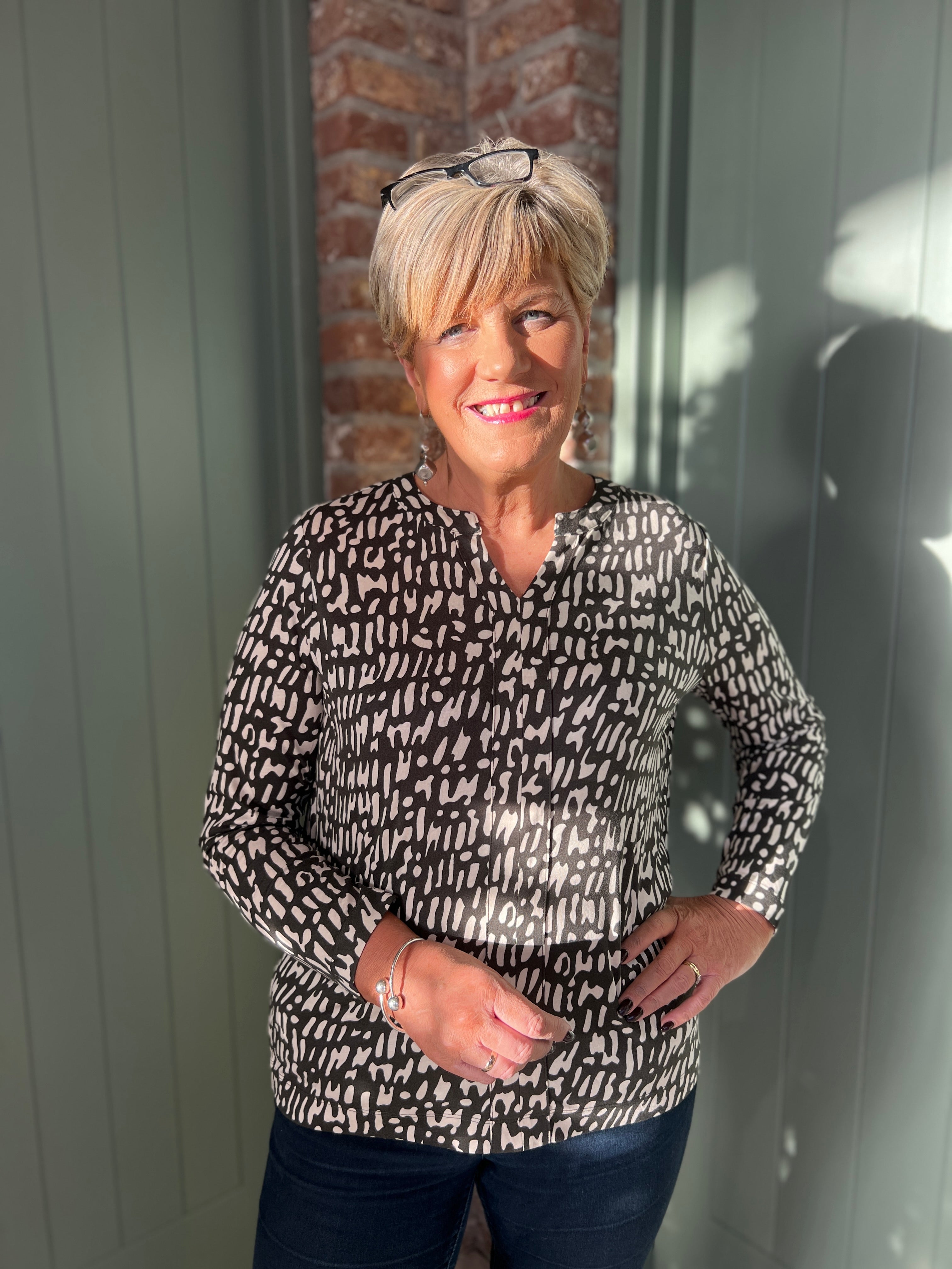 Cecil Minimal Patterned Top In Raw Khaki