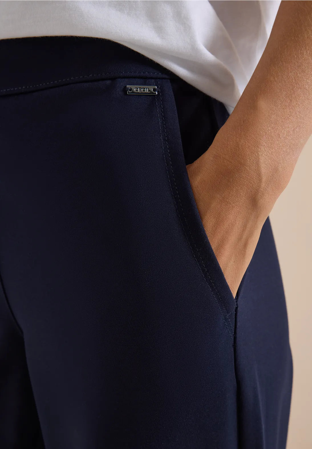 Neele Straight leg trousers In Navy