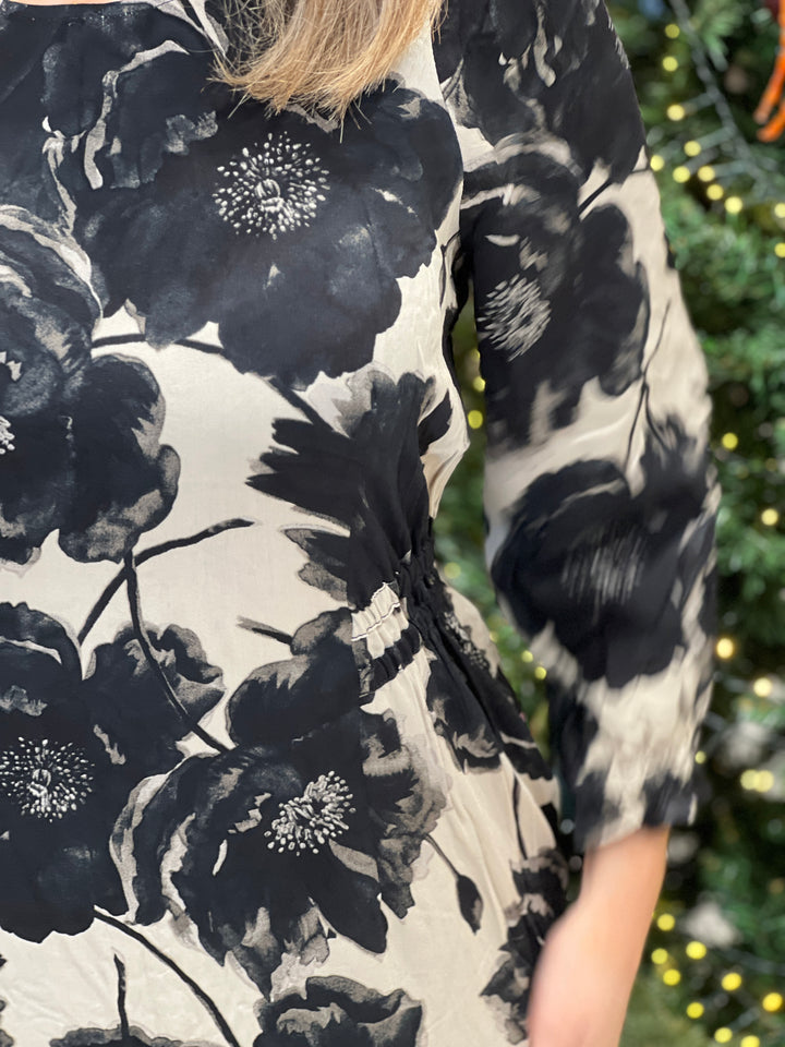 Culture Floral Pattern Dress In Black & Off White