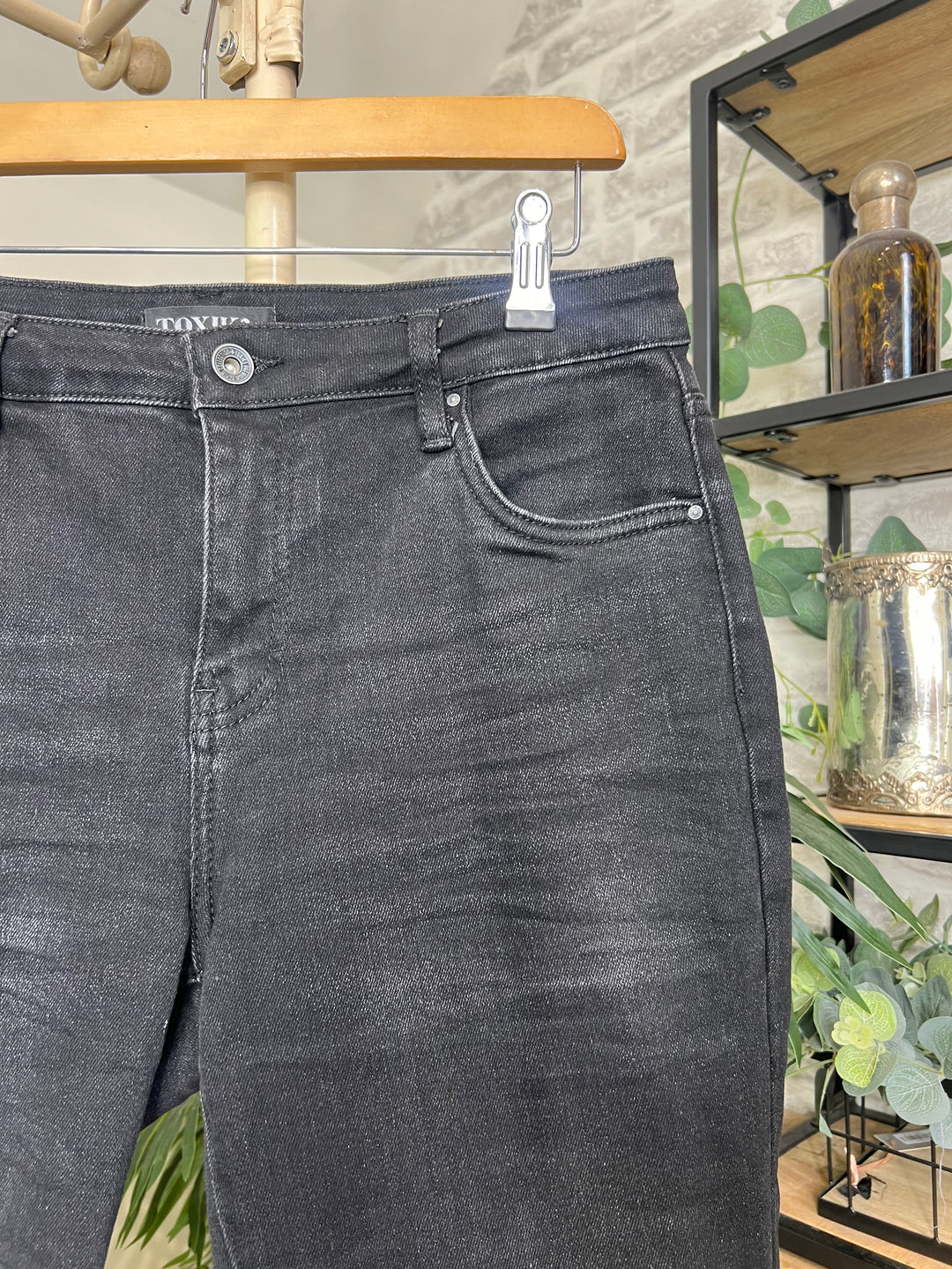 Toxik Highwaisted Boyfriend Jeans In Black Wash
