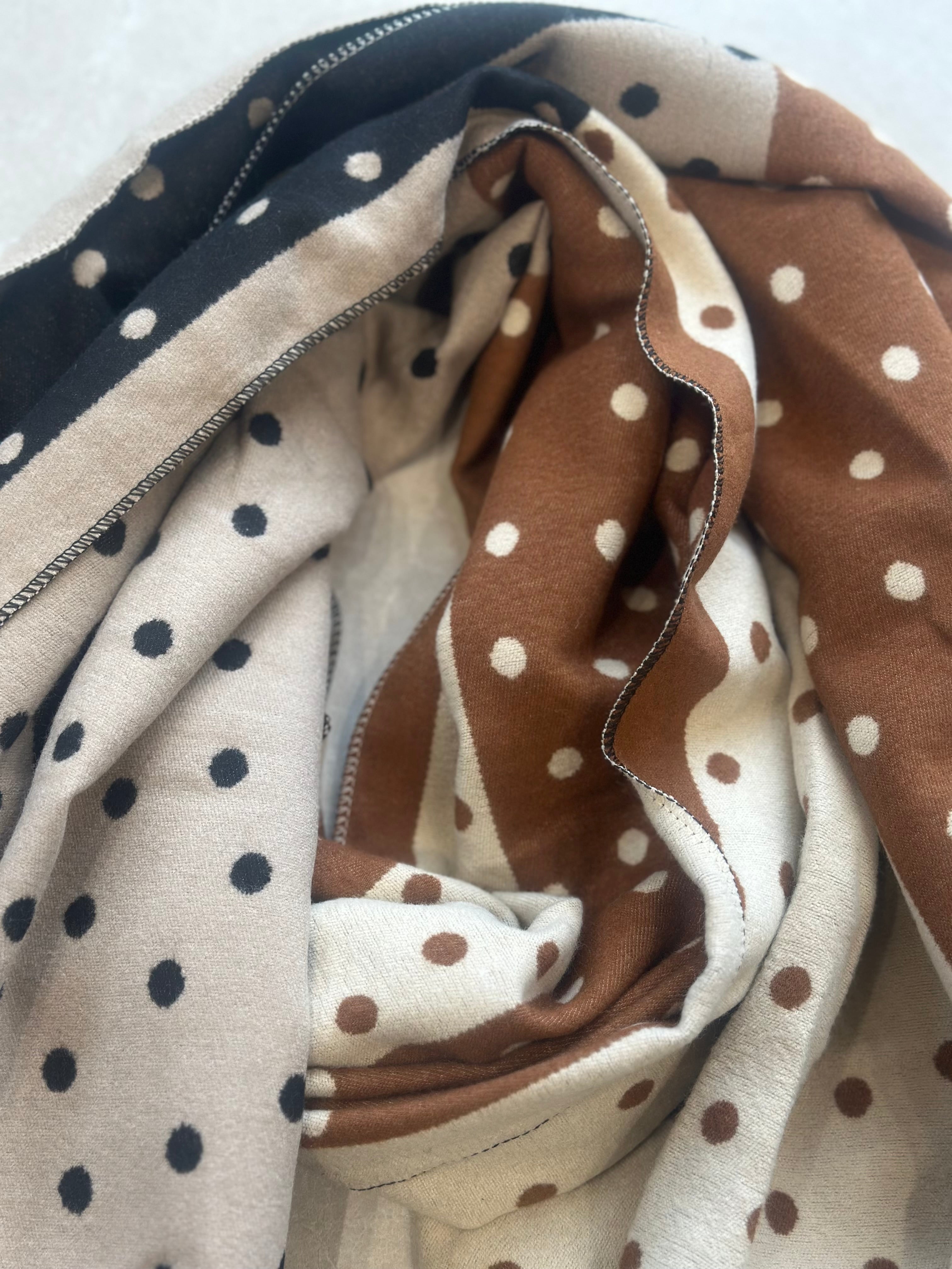 Nuchino spot print scarf in silver mink